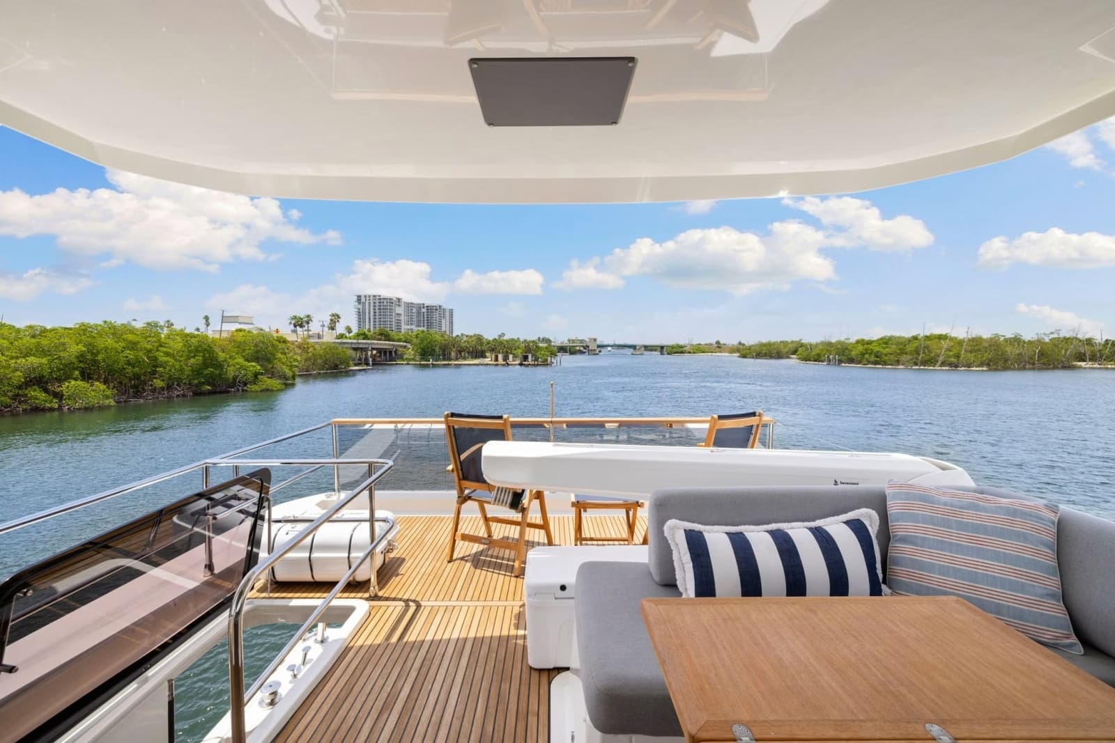 2022 Beneteau Grand Trawler 62 - Photo 14