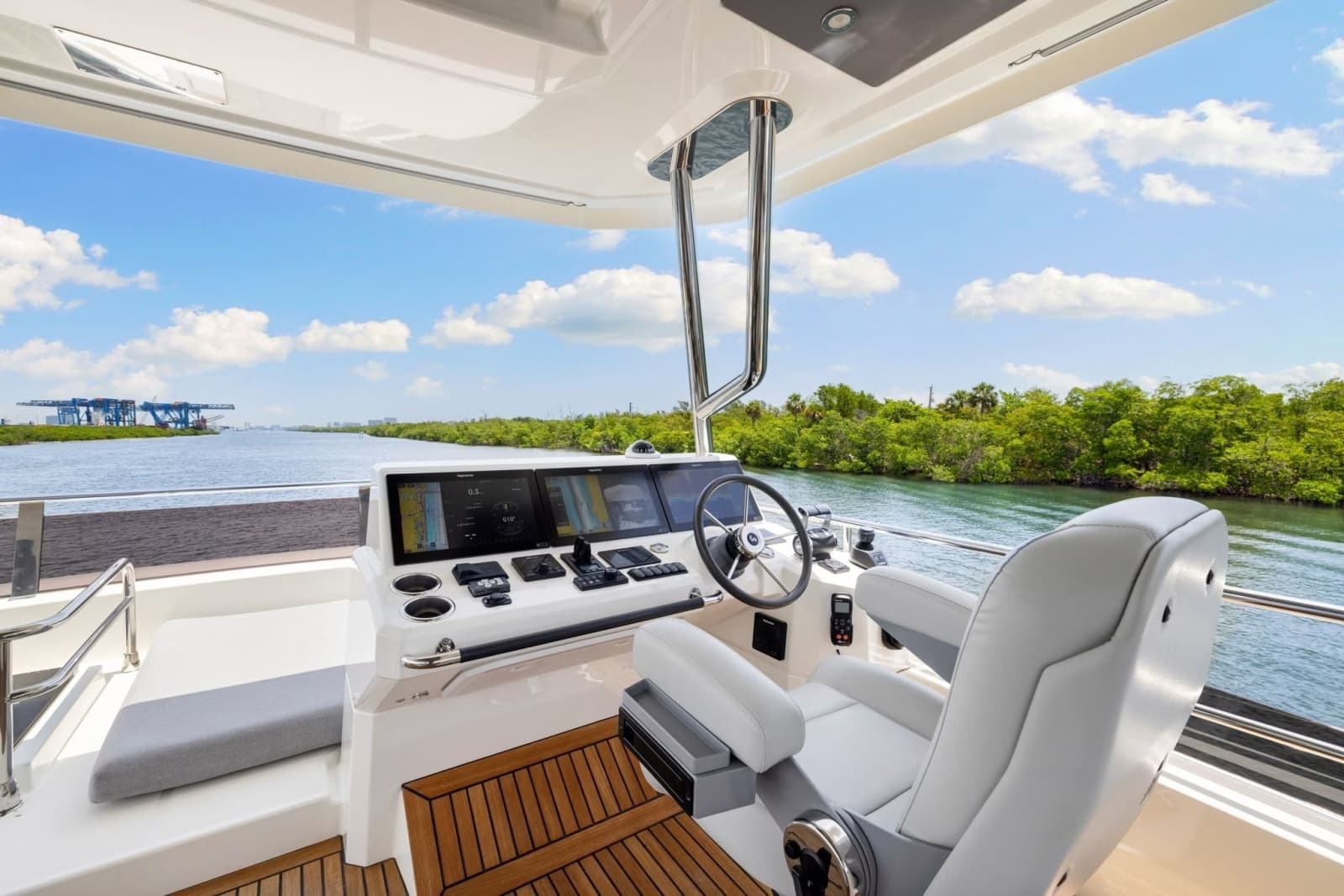 2022 Beneteau Grand Trawler 62 - Photo 6