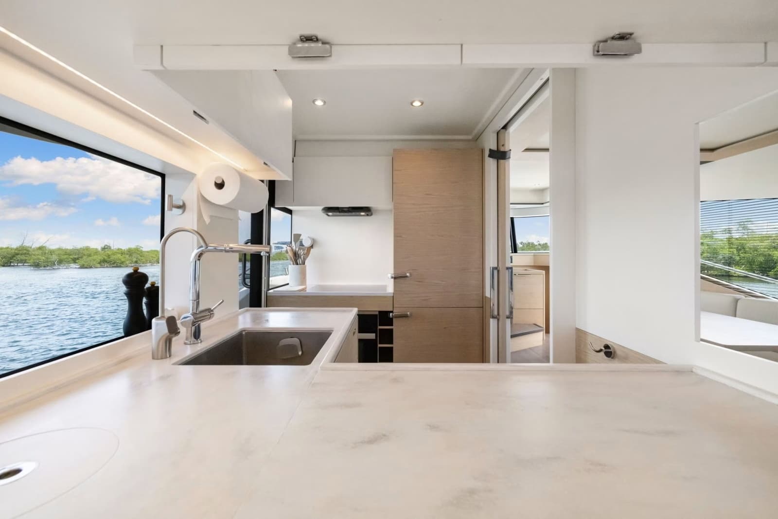 2022 Beneteau Grand Trawler 62 - Photo 41