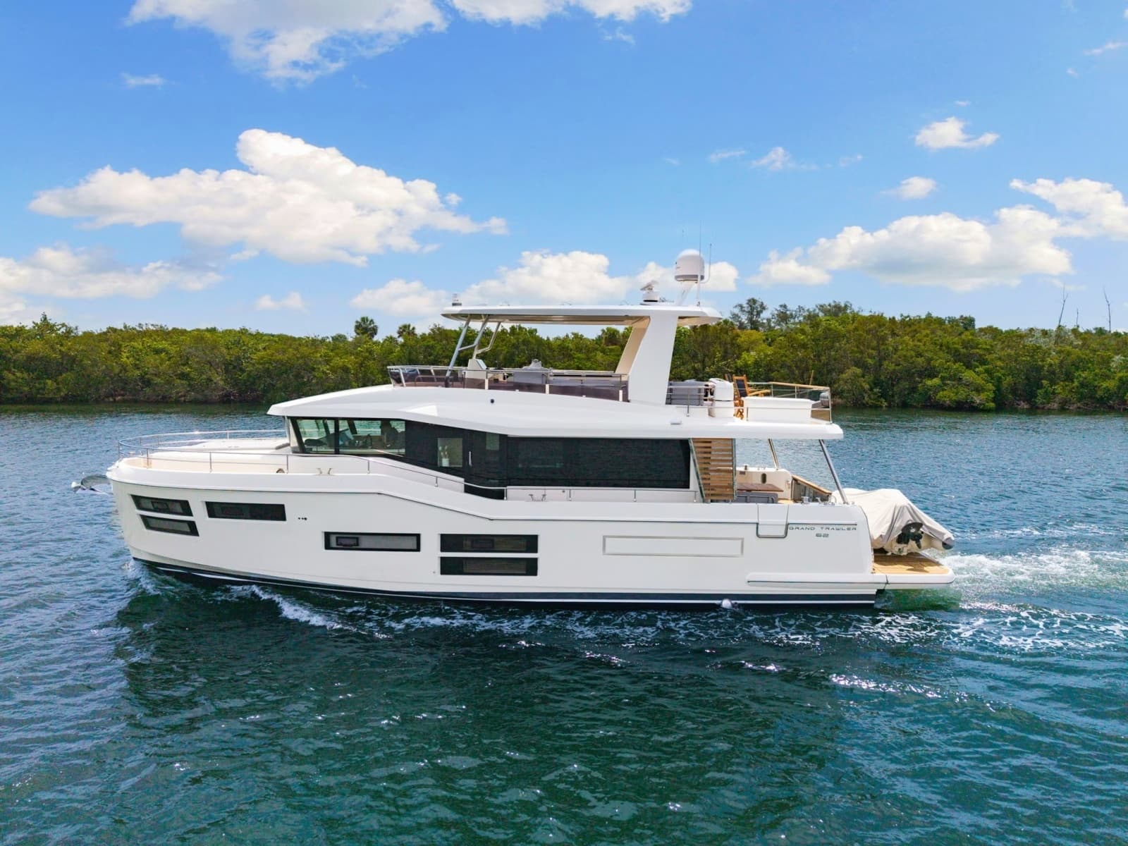 2022 Beneteau Grand Trawler 62 - Photo 2
