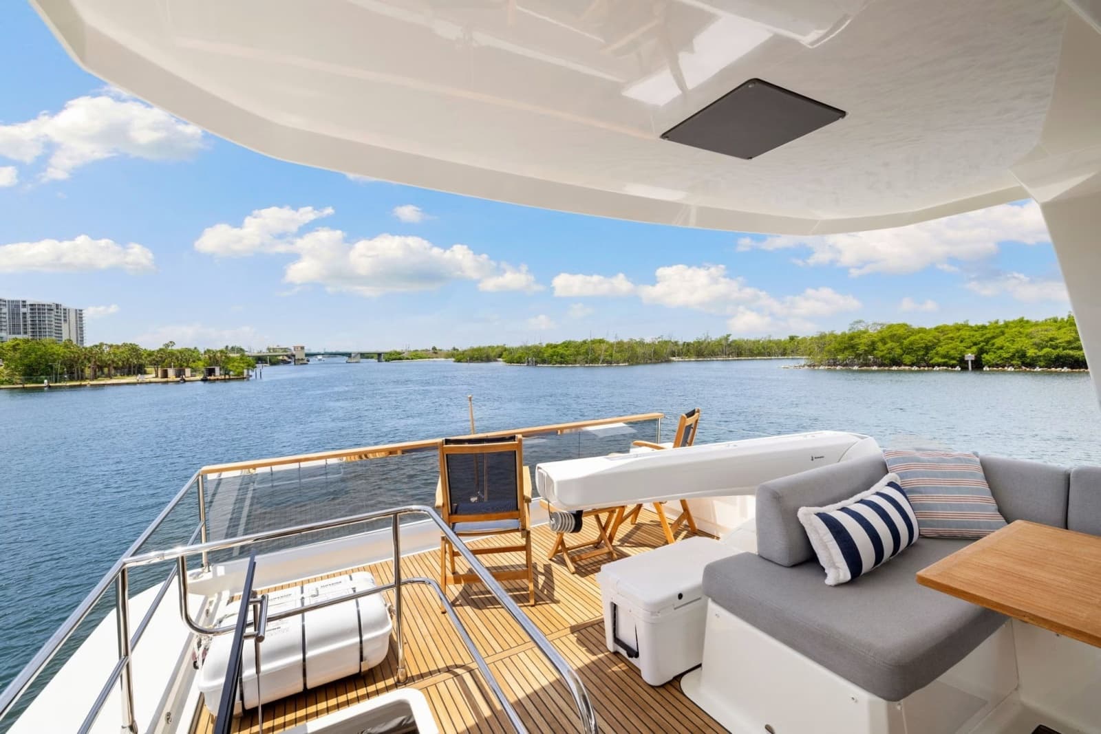 2022 Beneteau Grand Trawler 62 - Photo 16