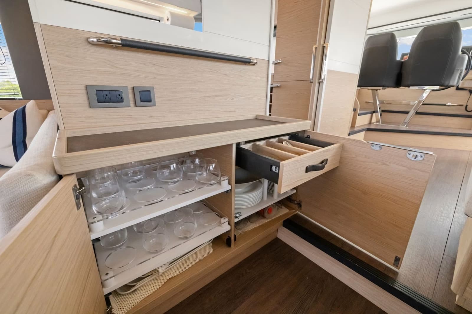 2022 Beneteau Grand Trawler 62 - Photo 40