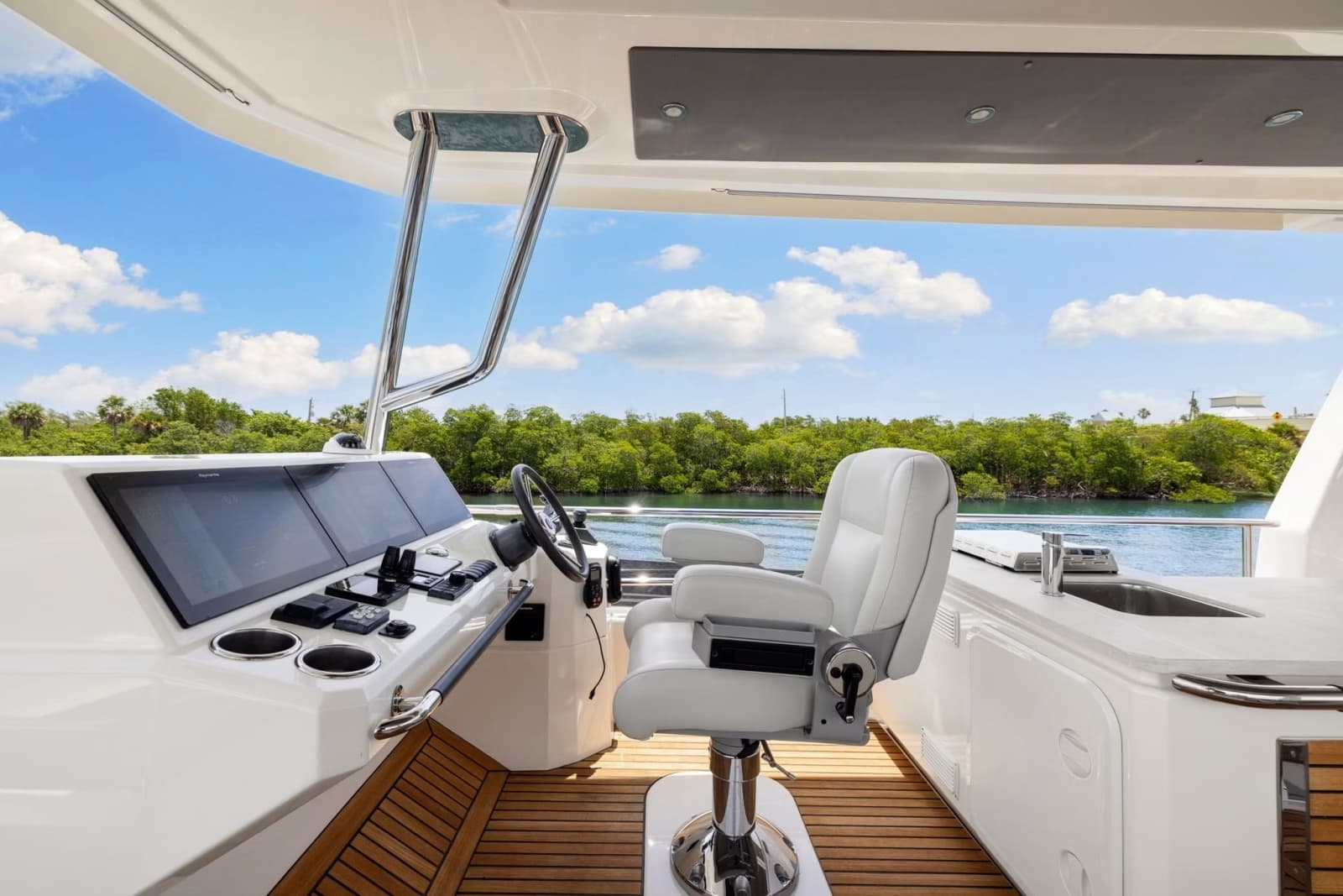 2022 Beneteau Grand Trawler 62 - Photo 5