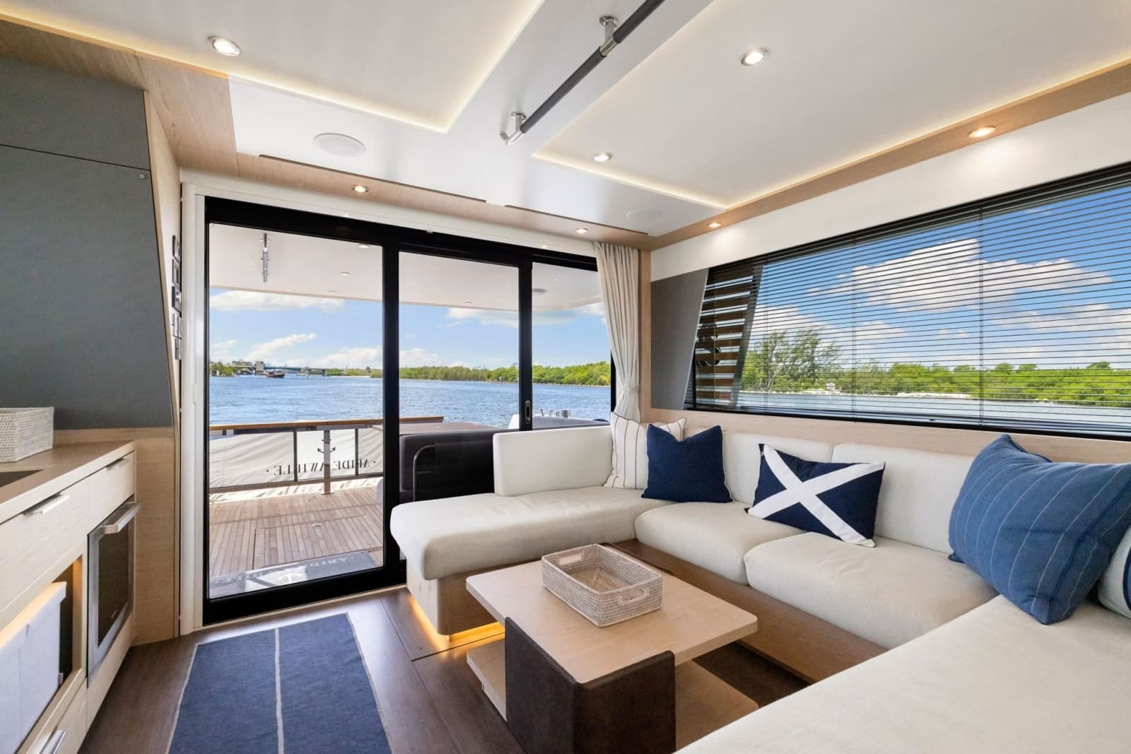 2022 Beneteau Grand Trawler 62 - Photo 30