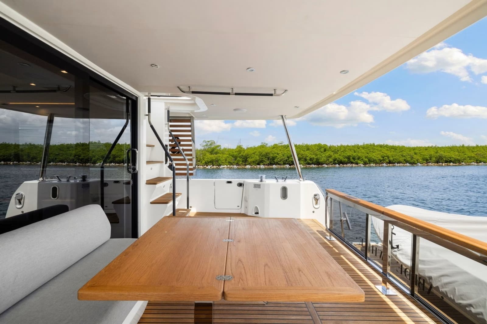 2022 Beneteau Grand Trawler 62 - Photo 24