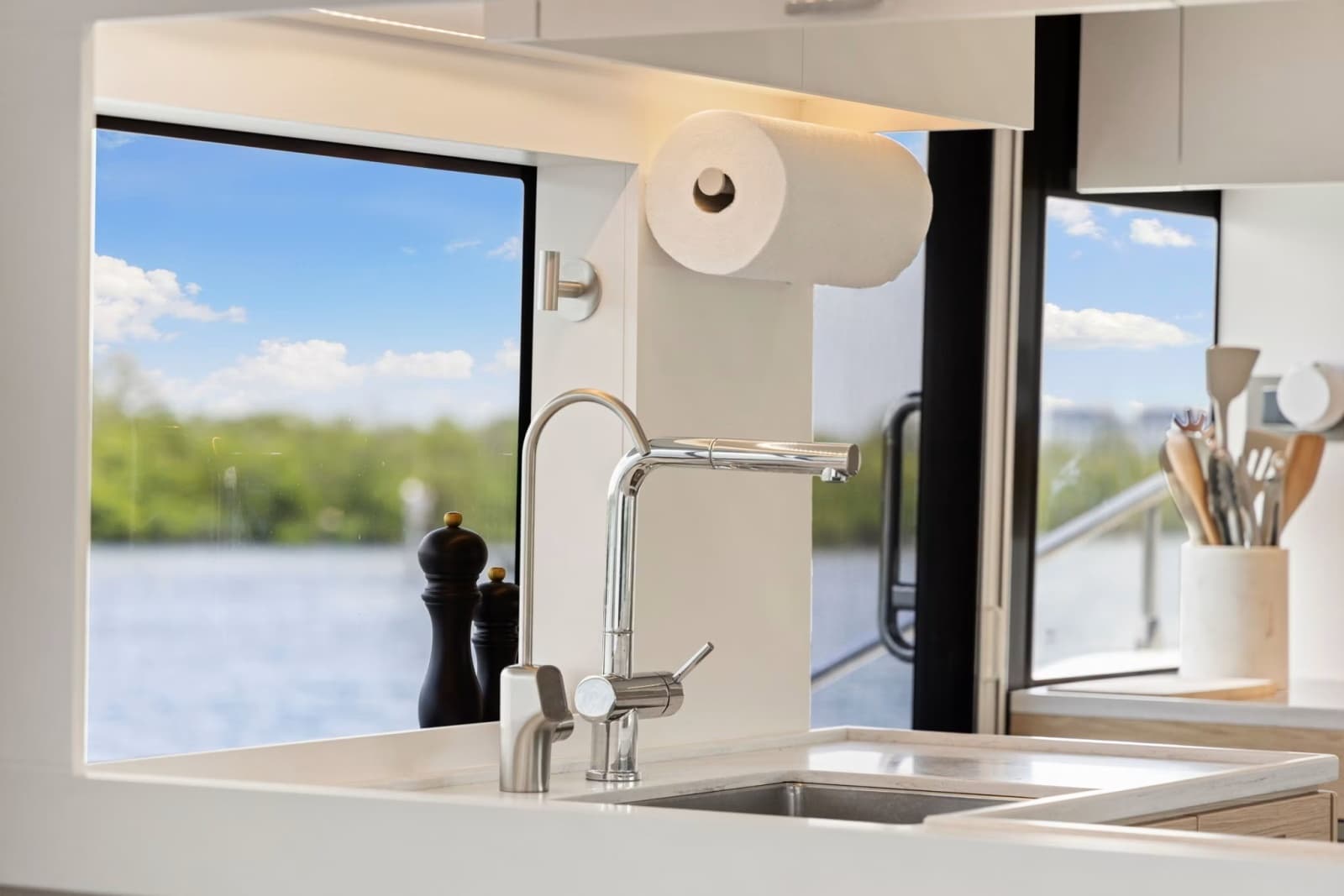 2022 Beneteau Grand Trawler 62 - Photo 36