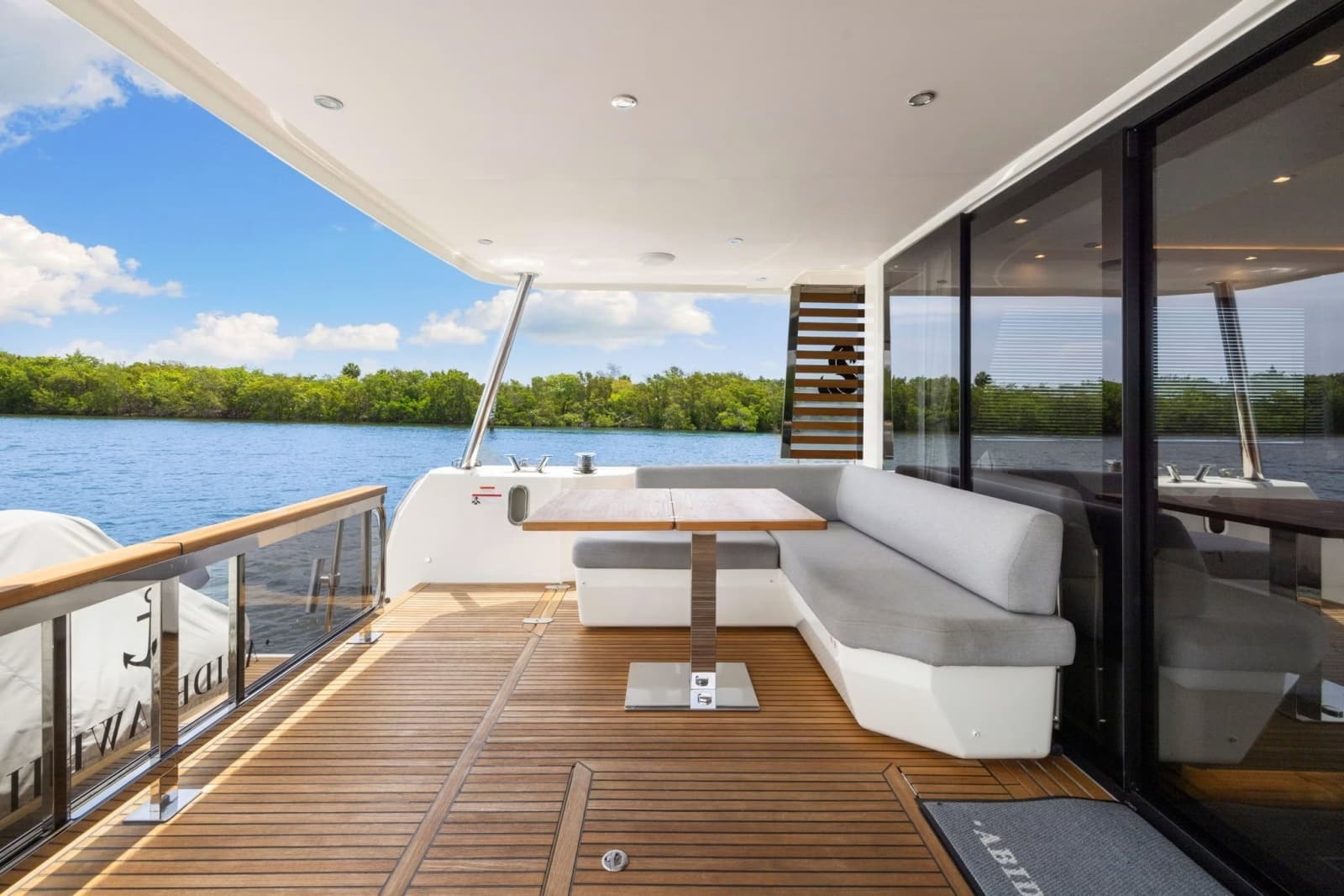 2022 Beneteau Grand Trawler 62 - Photo 20