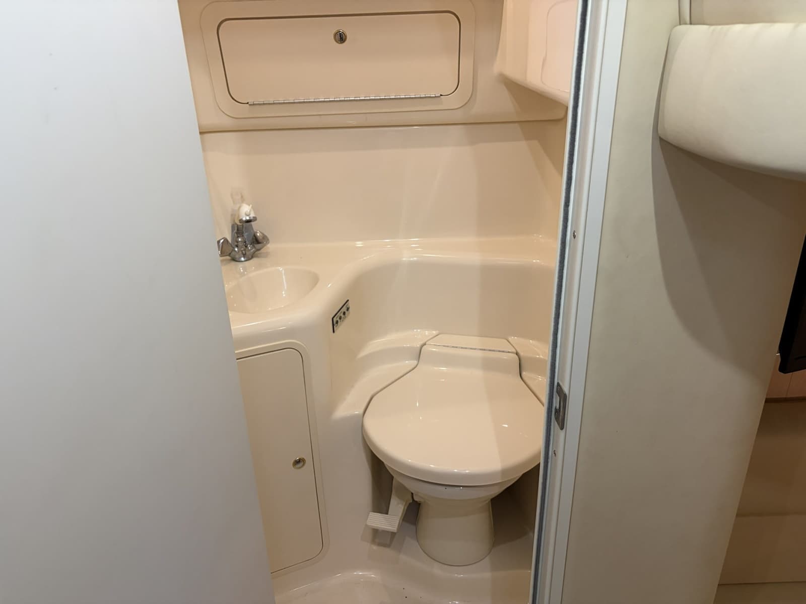 2003 Sea Ray 410 Sundancer - Photo 15