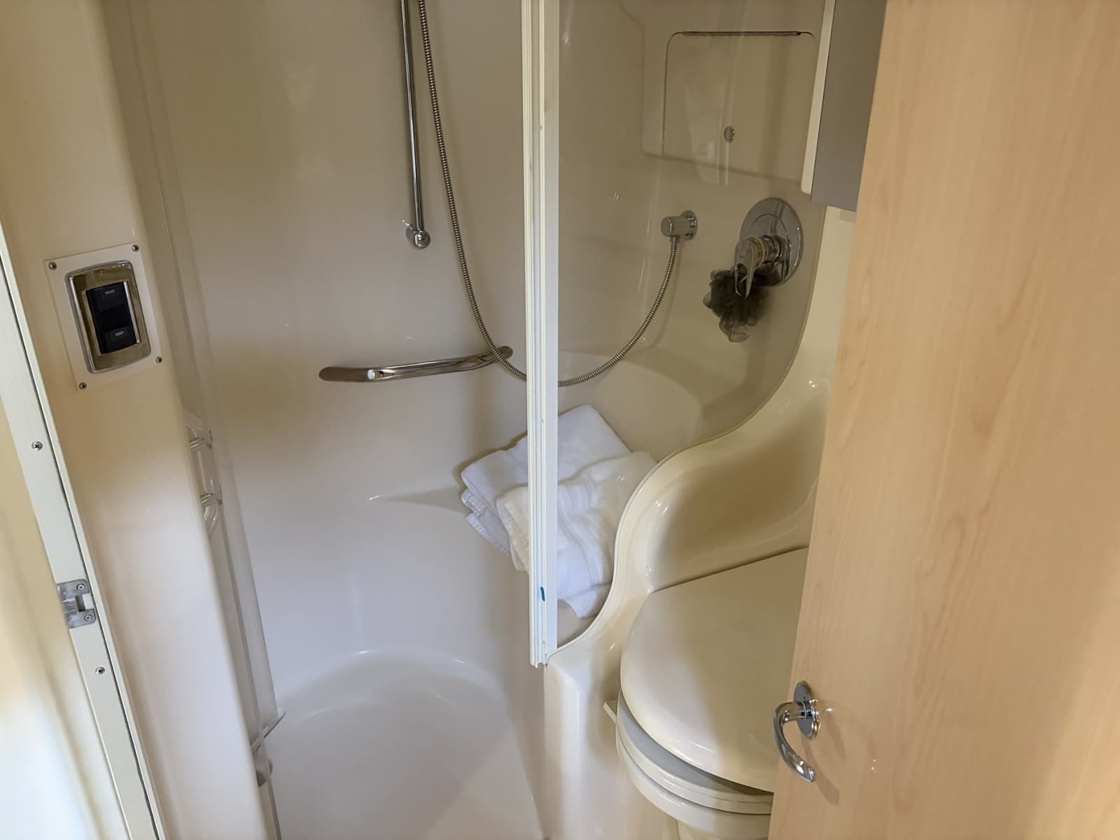 2003 Sea Ray 410 Sundancer - Photo 22