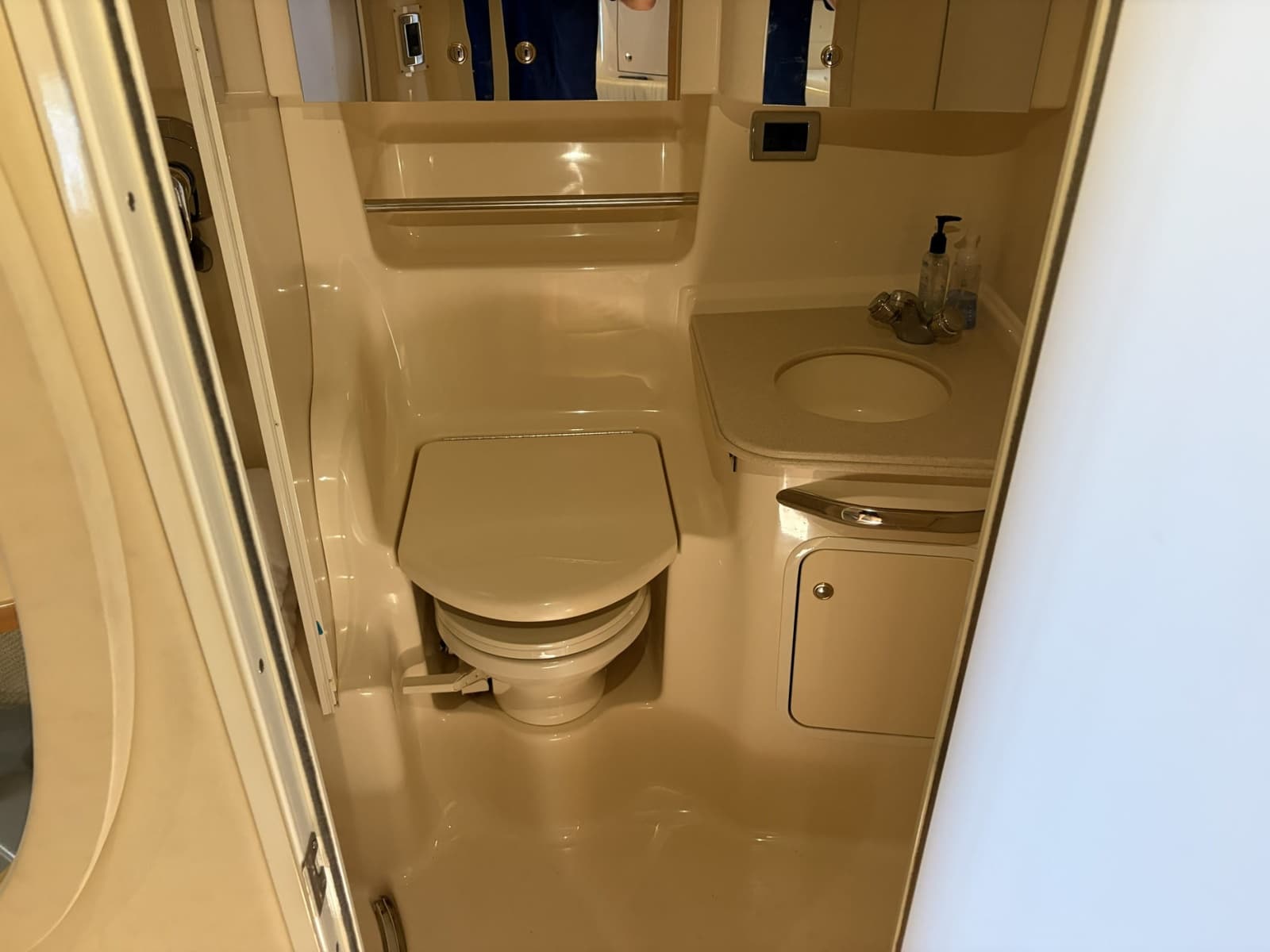 2003 Sea Ray 410 Sundancer - Photo 21