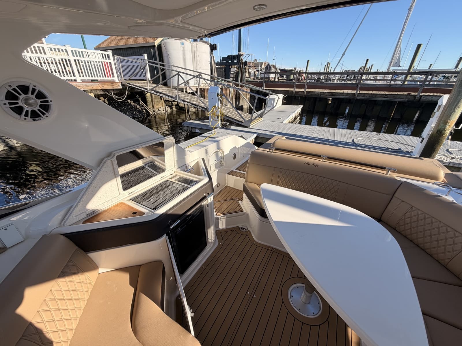 2019 Sea Ray SLX - Photo 9