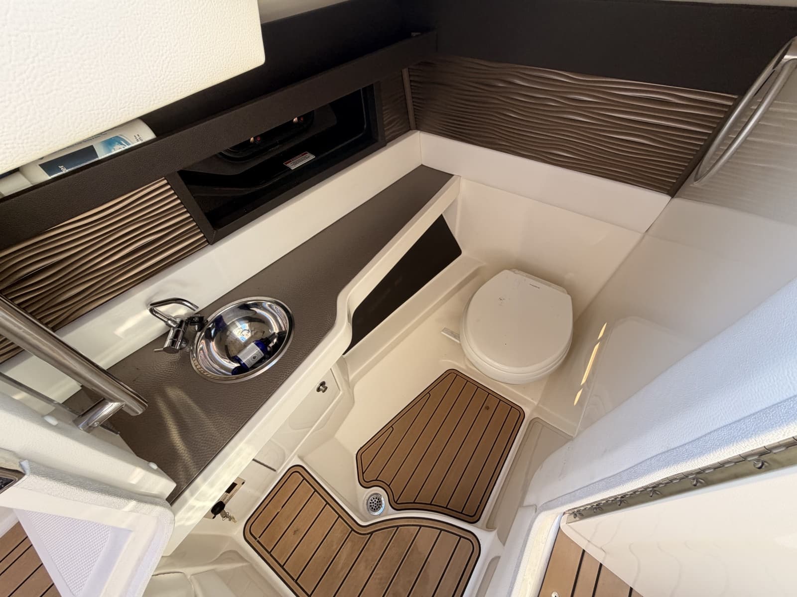 2019 Sea Ray SLX - Photo 14
