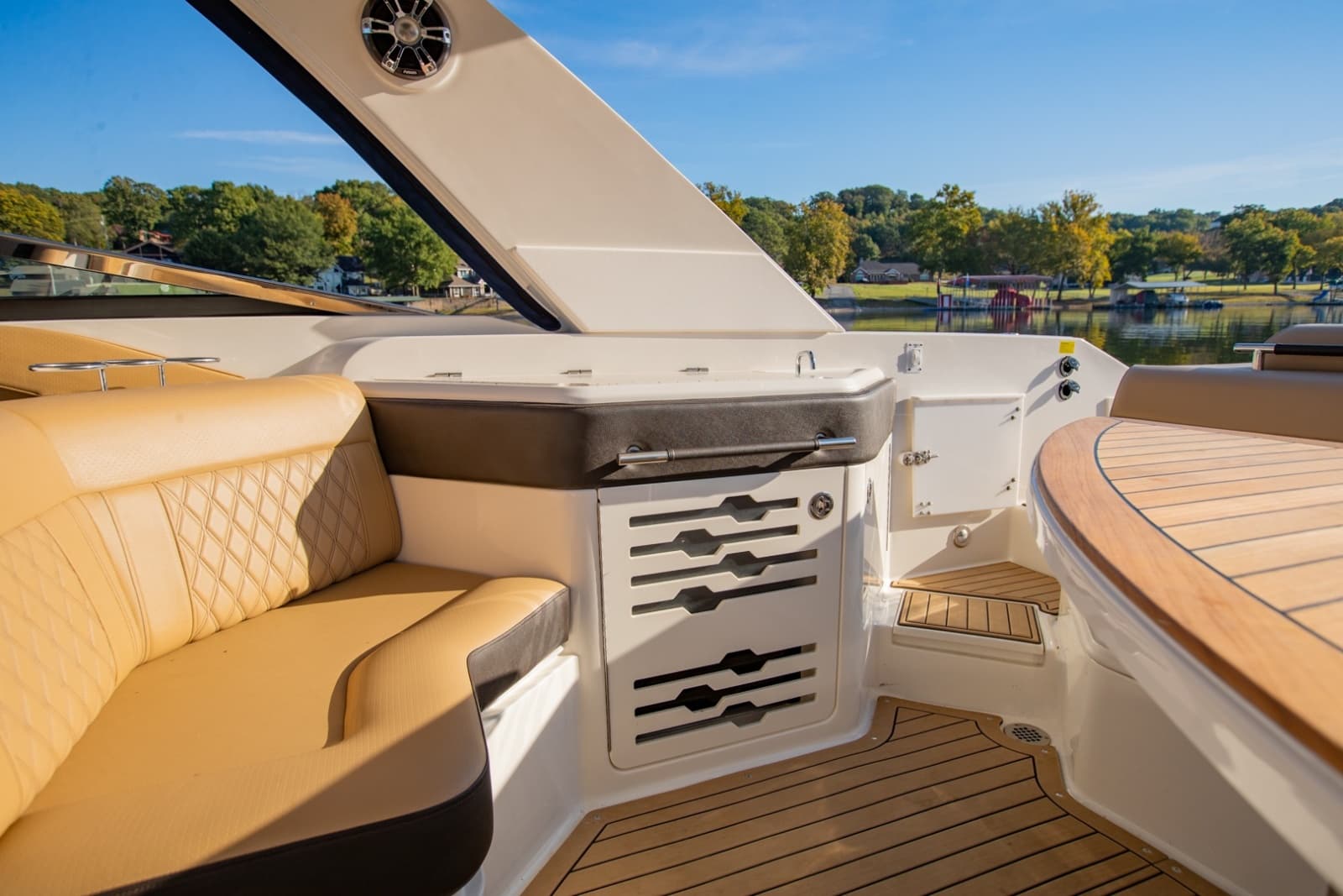 2021 Sea Ray 310 SLX Outboard - Photo 13