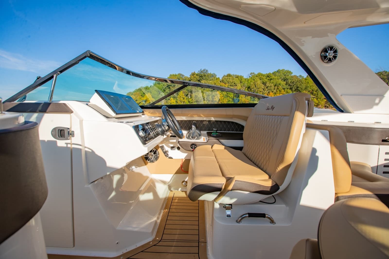 2021 Sea Ray 310 SLX Outboard - Photo 12