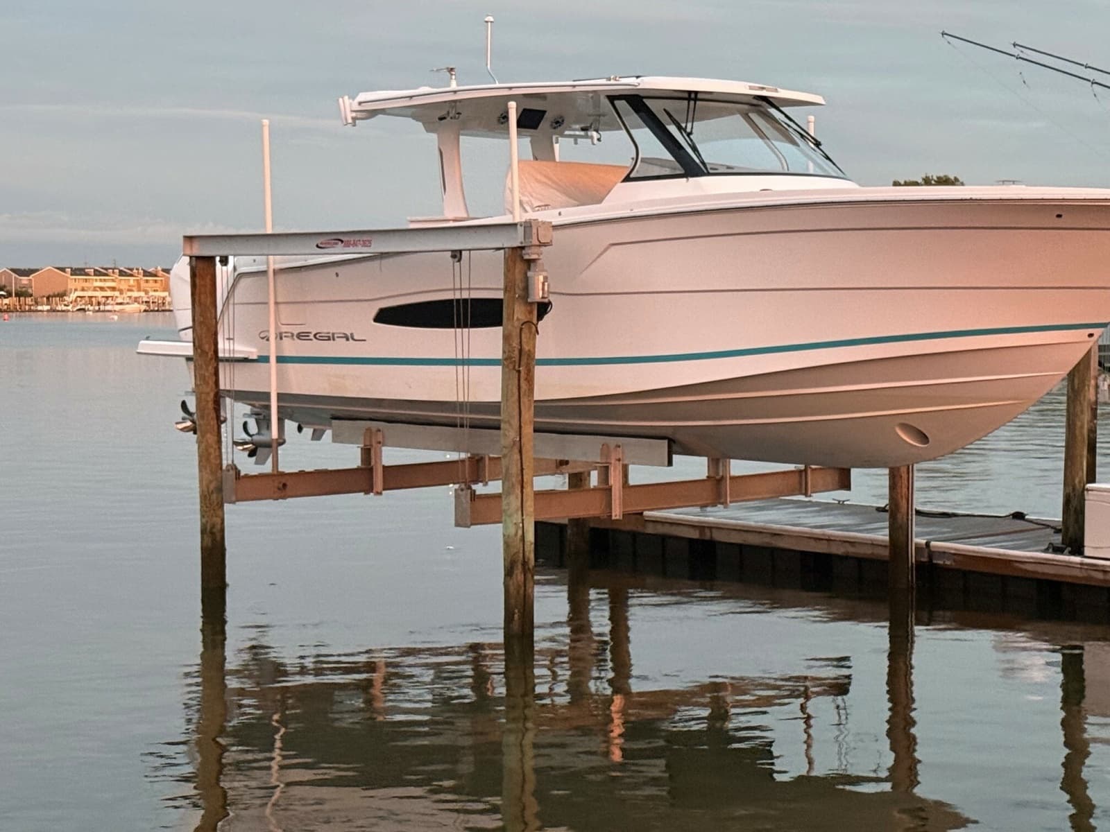 2024 Regal 38 SAV - Photo 1