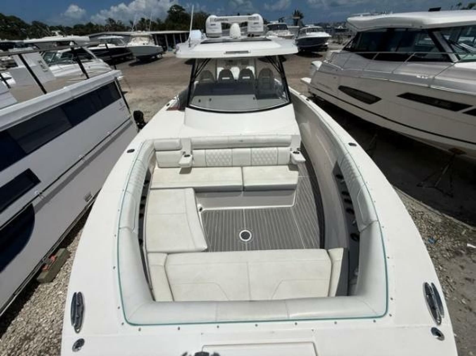 2024 Regal 38 SAV - Photo 9