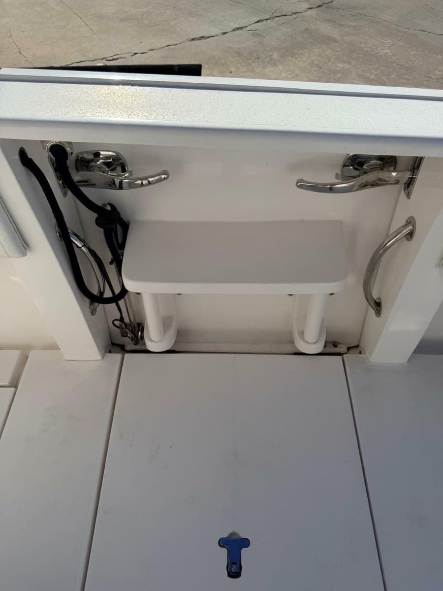 2017 Intrepid 327 Center Console - Photo 10