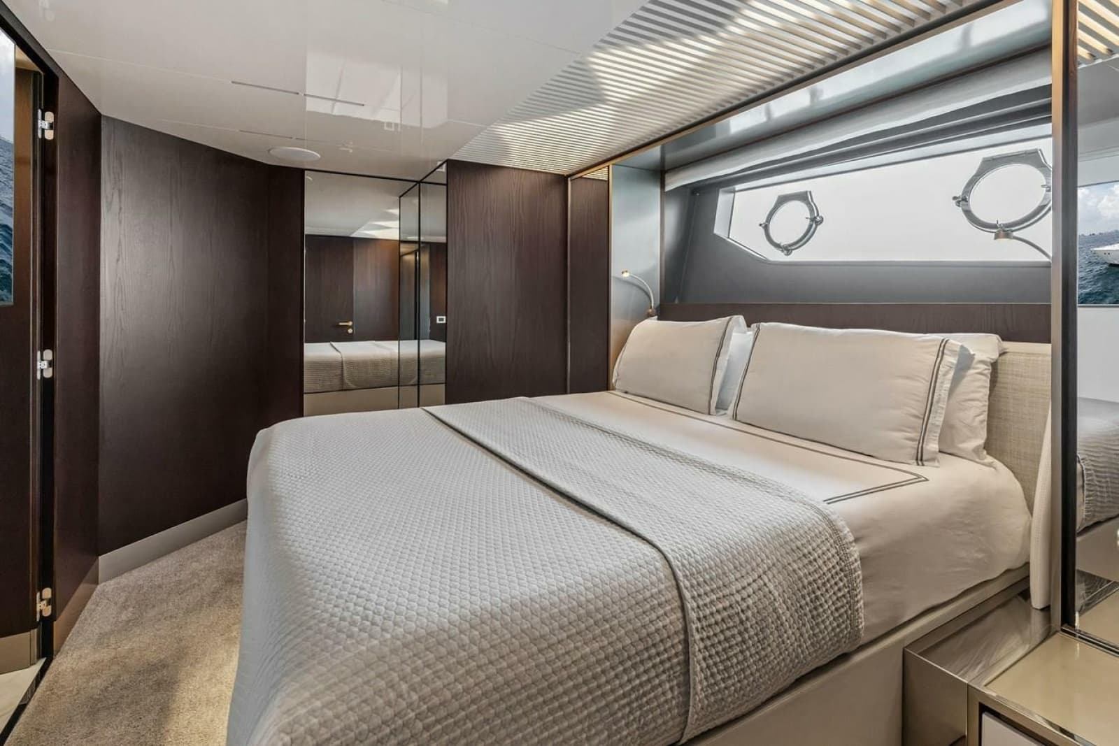 2022 Ferretti Yachts 850 Motoryacht - Photo 52