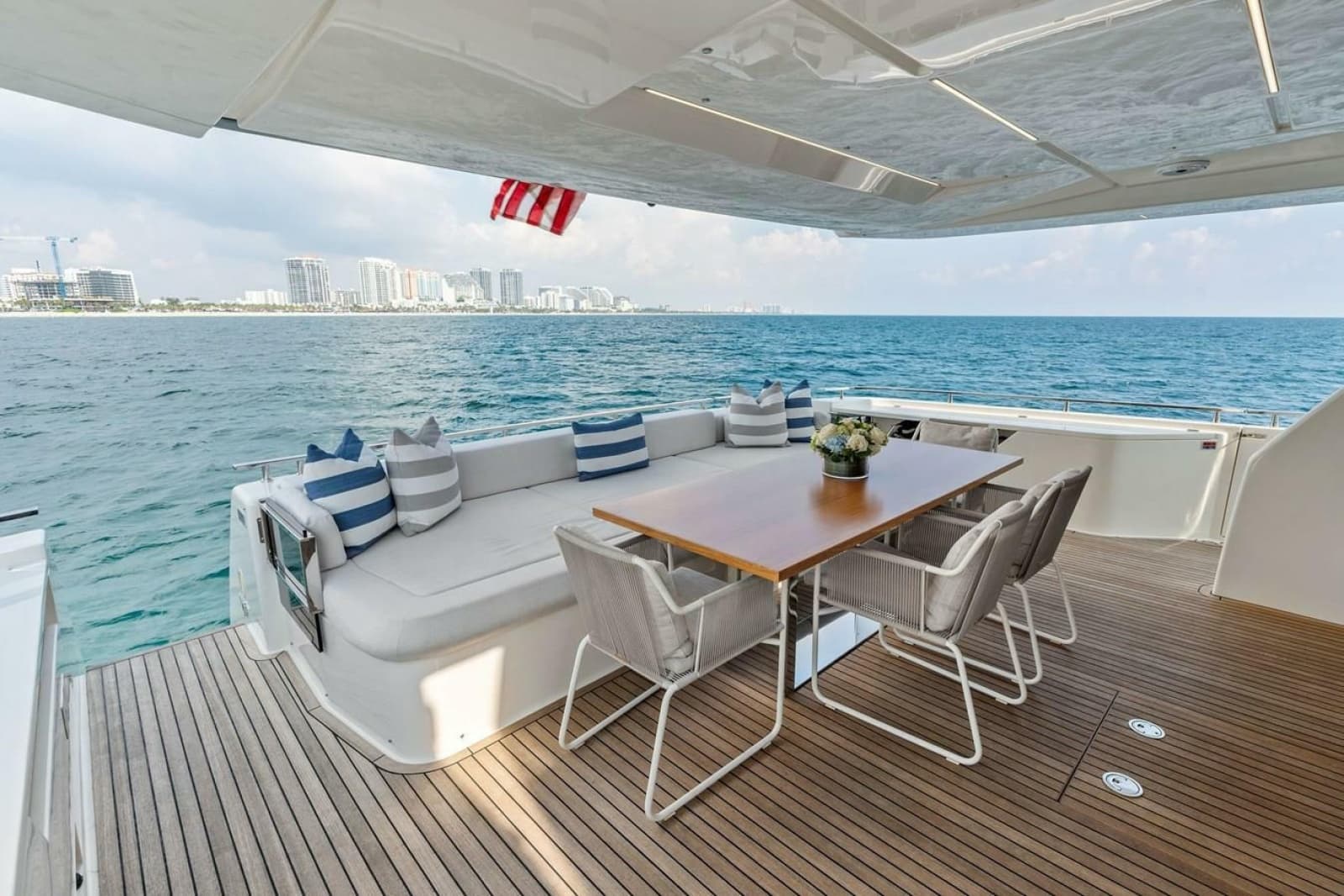 2022 Ferretti Yachts 850 Motoryacht - Photo 21