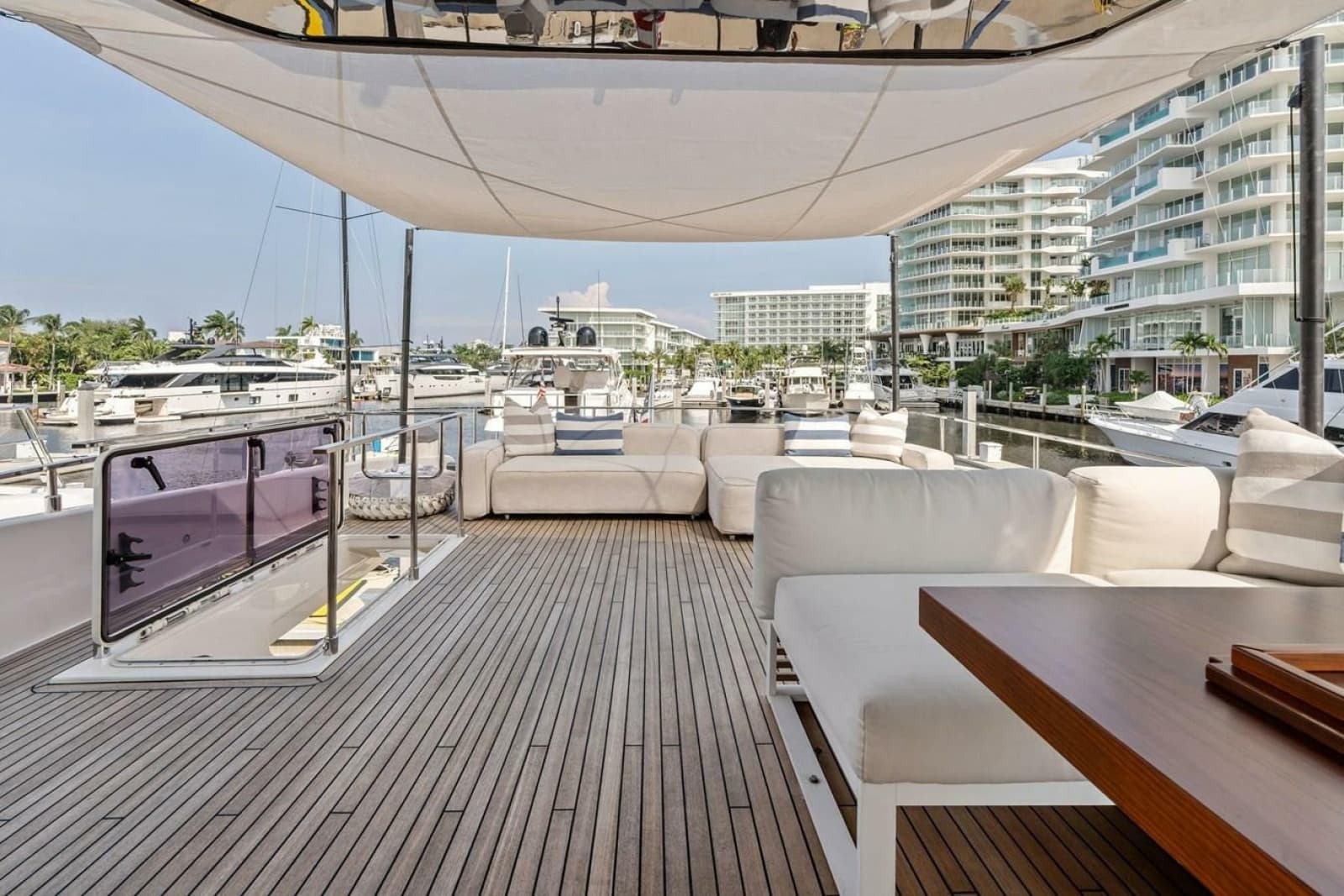 2022 Ferretti Yachts 850 Motoryacht - Photo 18