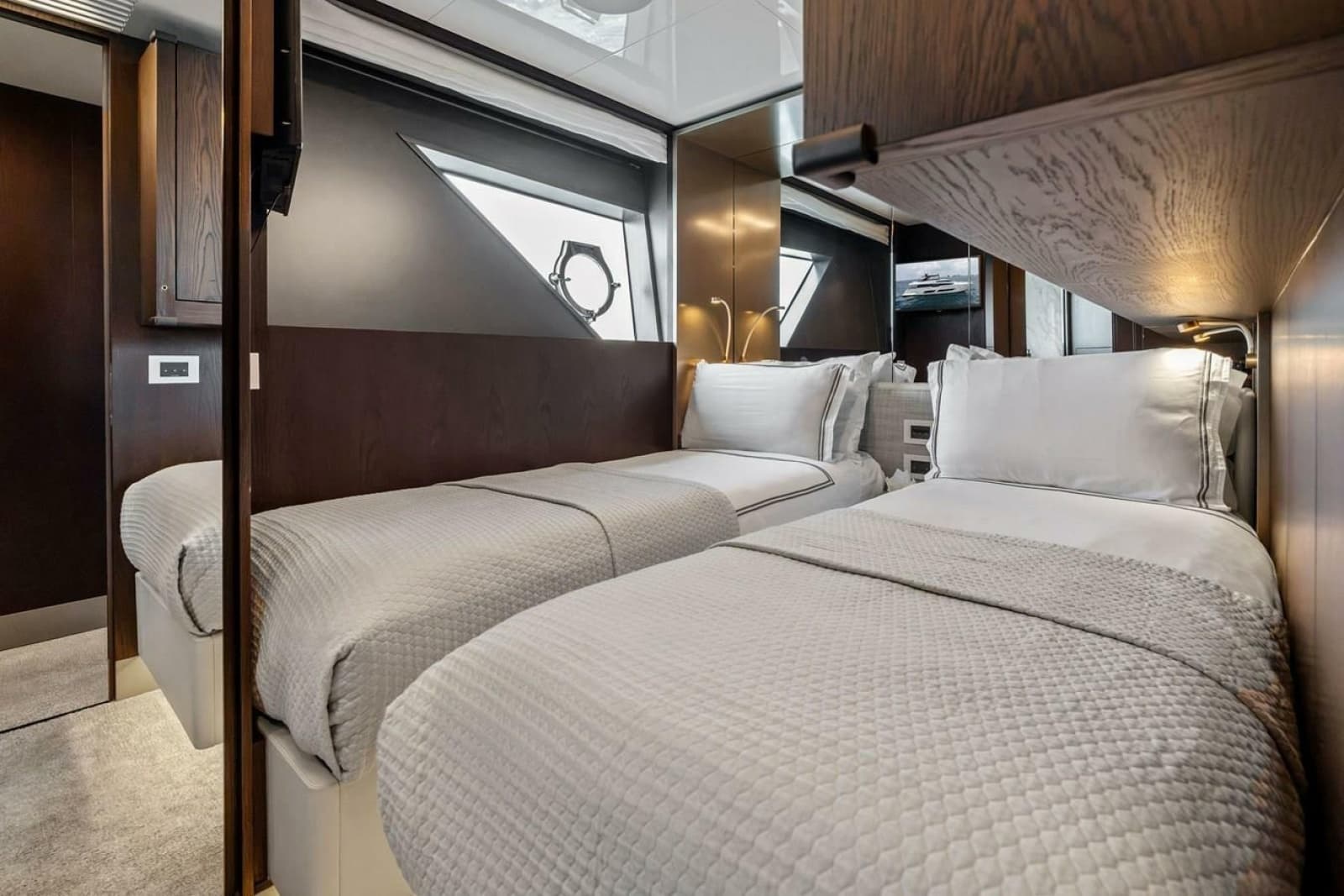 2022 Ferretti Yachts 850 Motoryacht - Photo 61