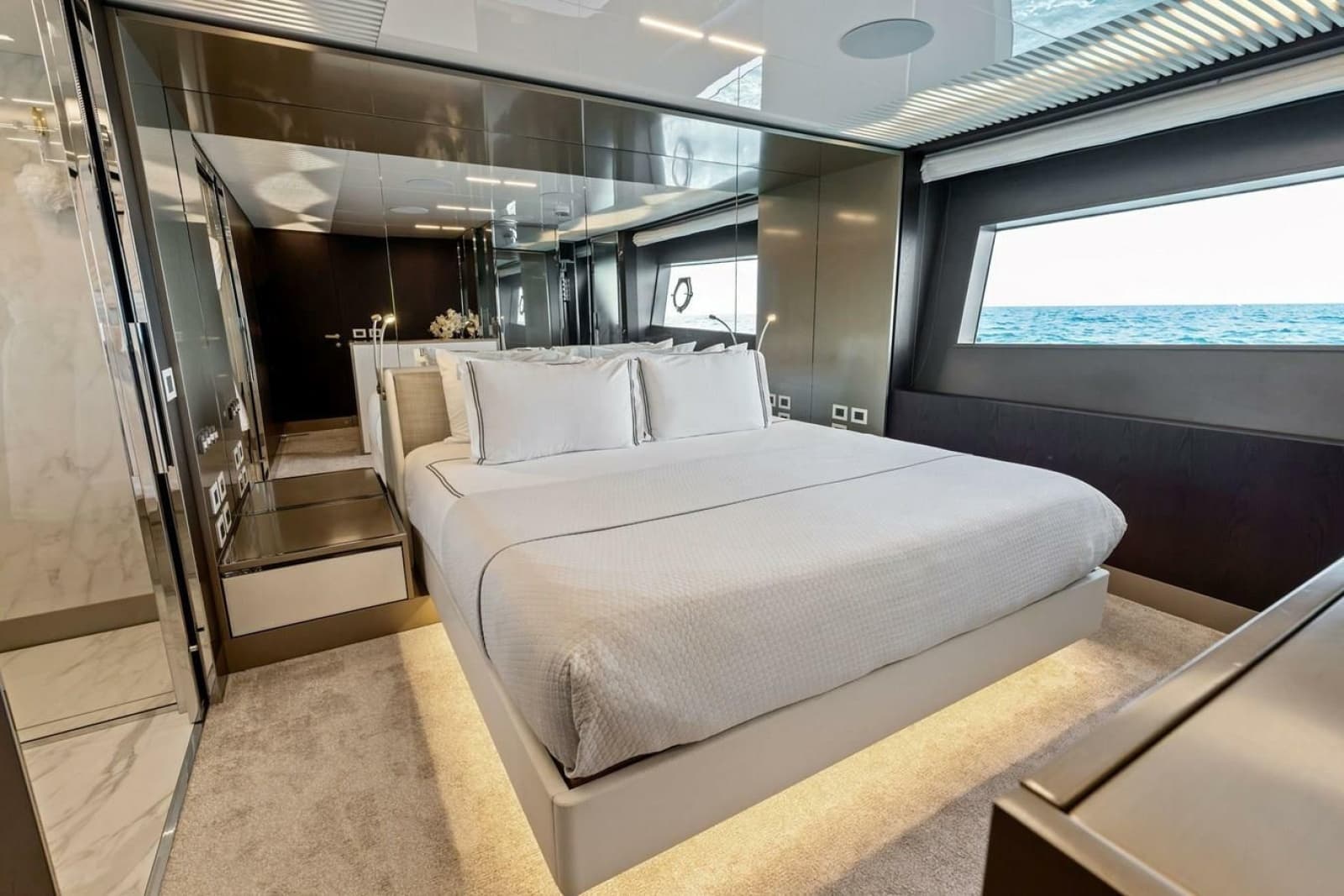 2022 Ferretti Yachts 850 Motoryacht - Photo 48