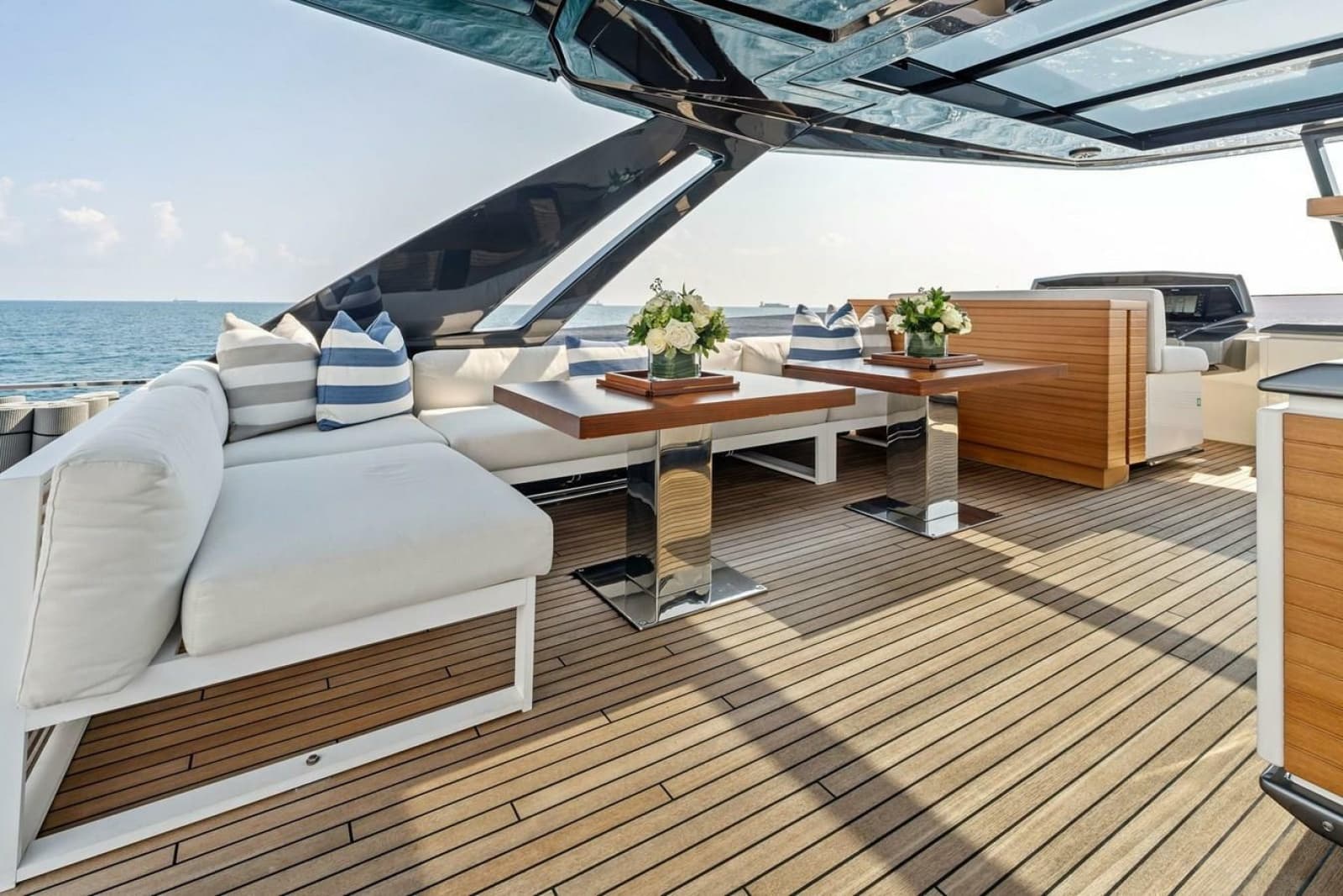 2022 Ferretti Yachts 850 Motoryacht - Photo 14
