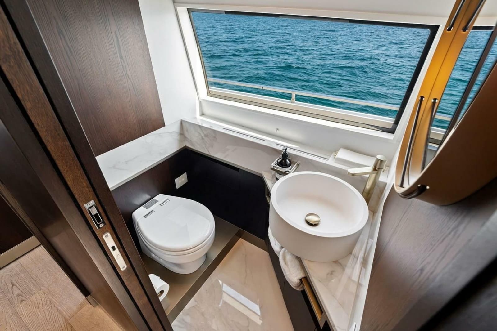 2022 Ferretti Yachts 850 Motoryacht - Photo 42