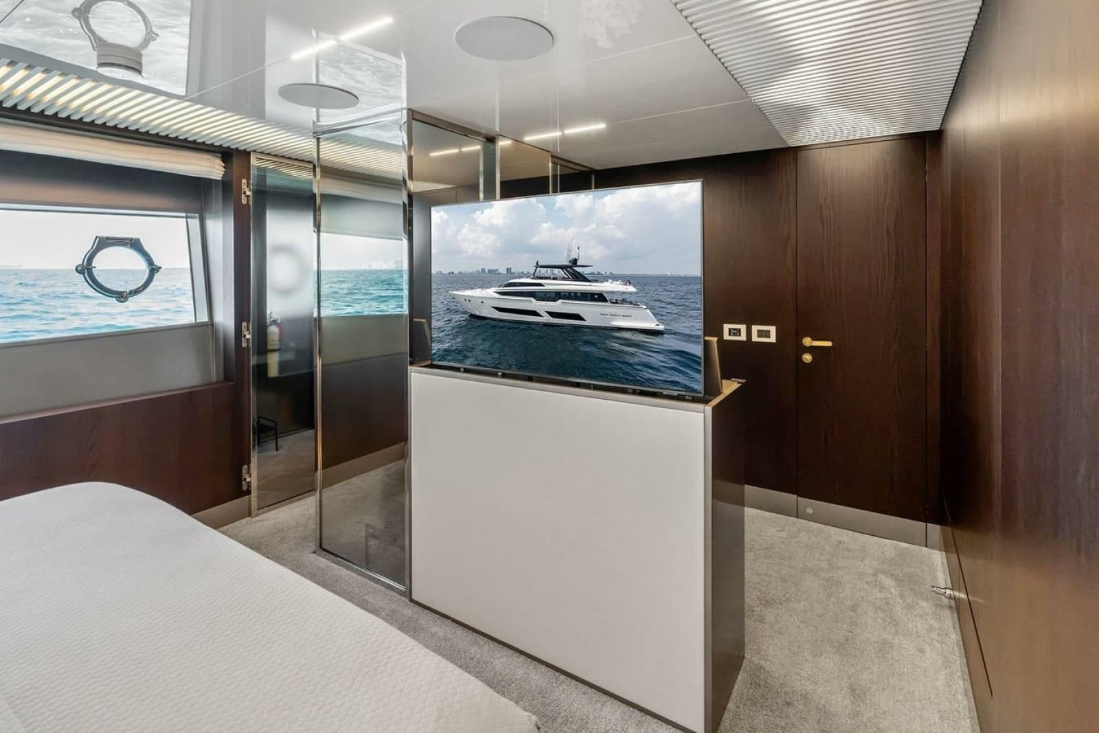 2022 Ferretti Yachts 850 Motoryacht - Photo 50