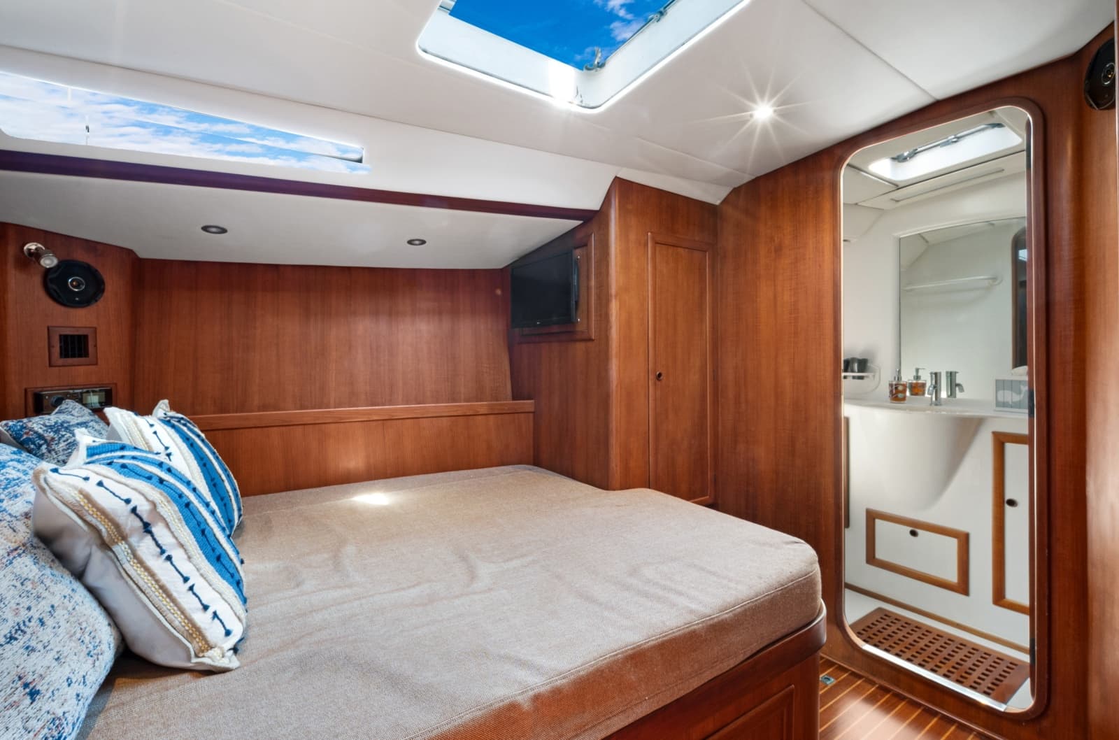 1991 Southern Wind 72 - Photo 32