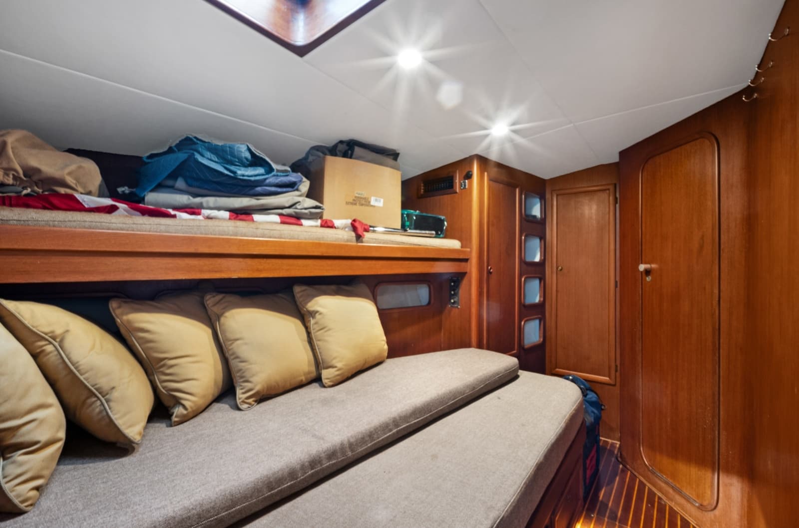 1991 Southern Wind 72 - Photo 38