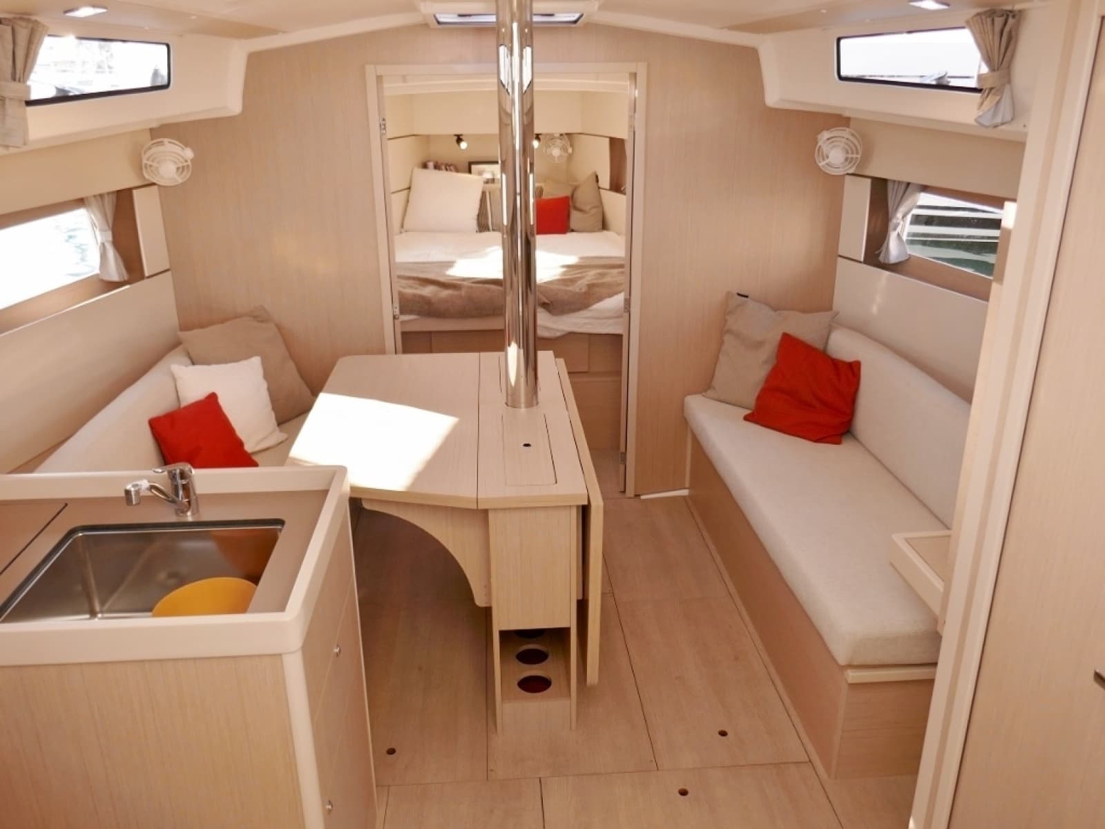 2018 Beneteau Oceanis 38.1 - Photo 3