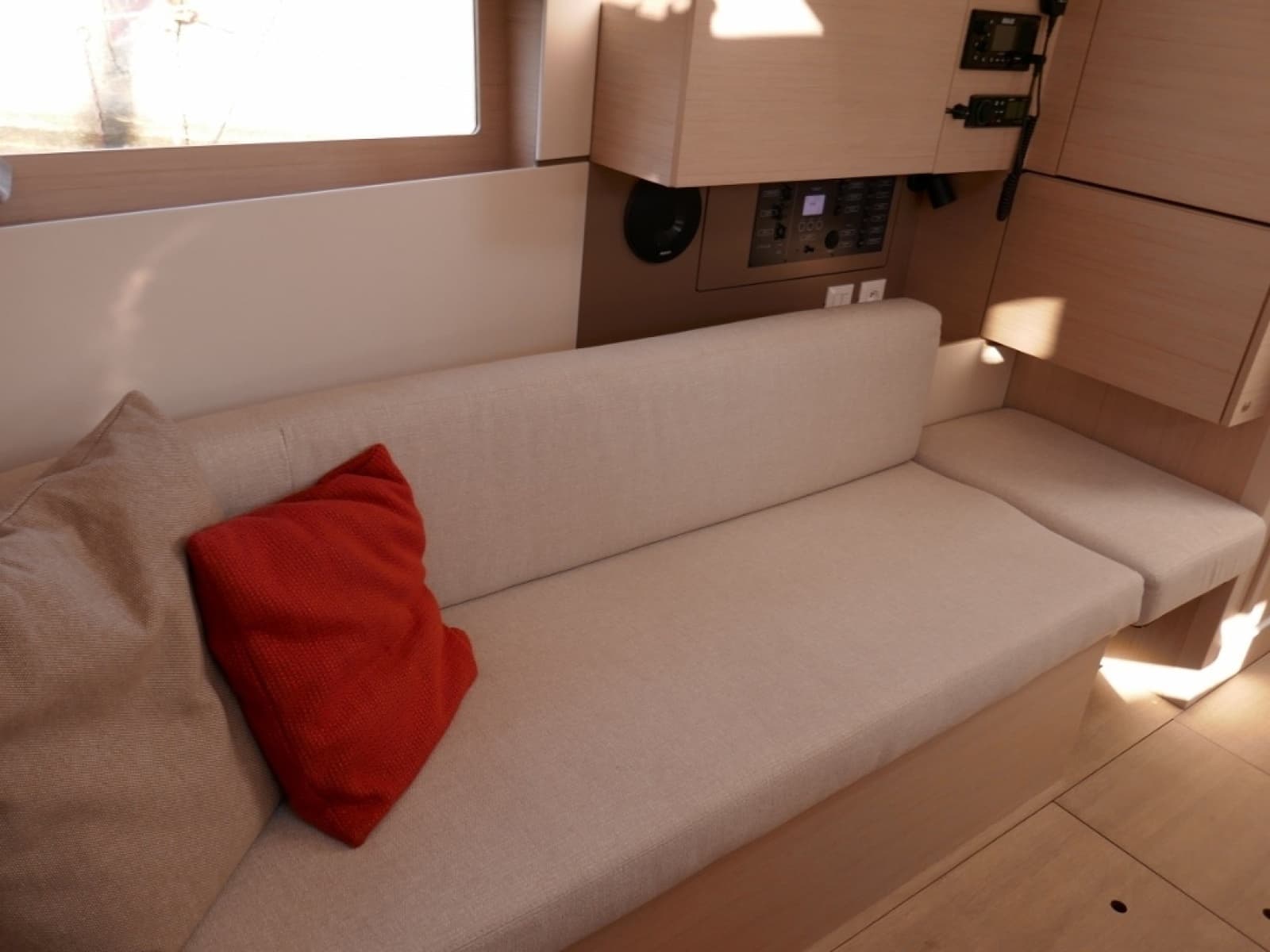 2018 Beneteau Oceanis 38.1 - Photo 7