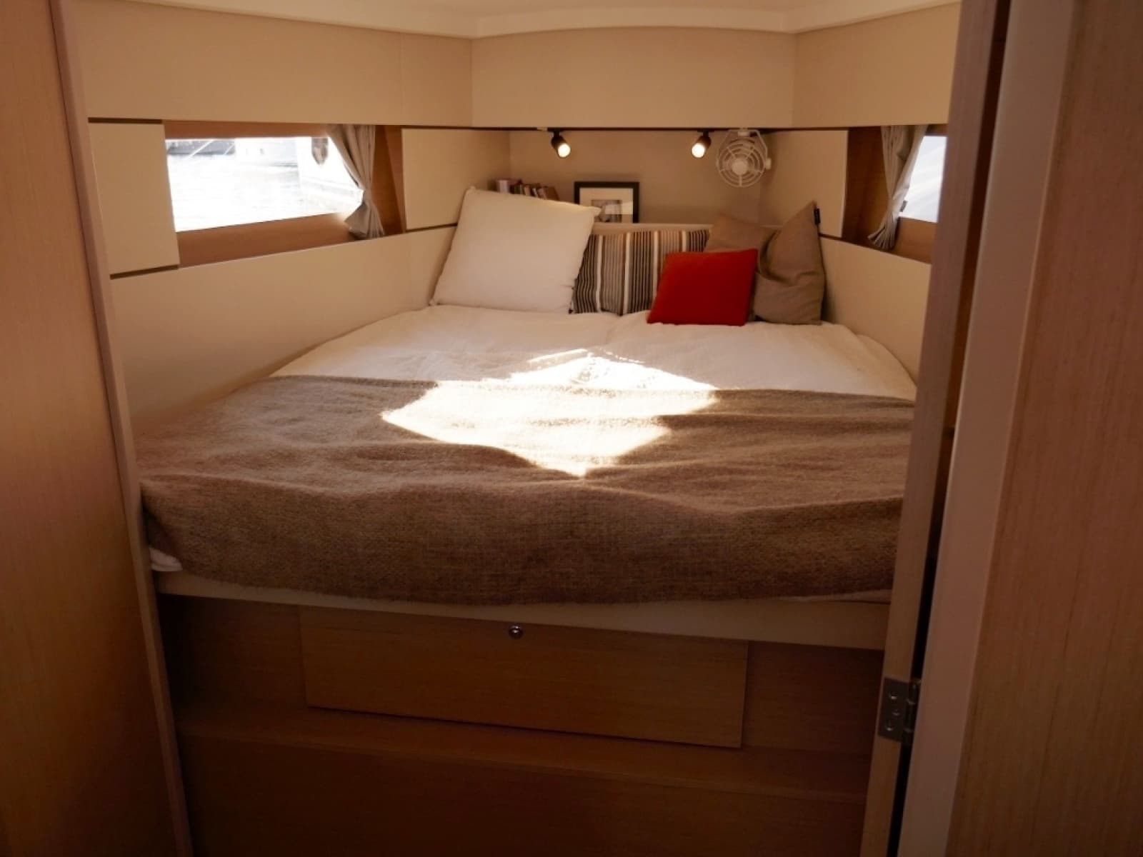 2018 Beneteau Oceanis 38.1 - Photo 6