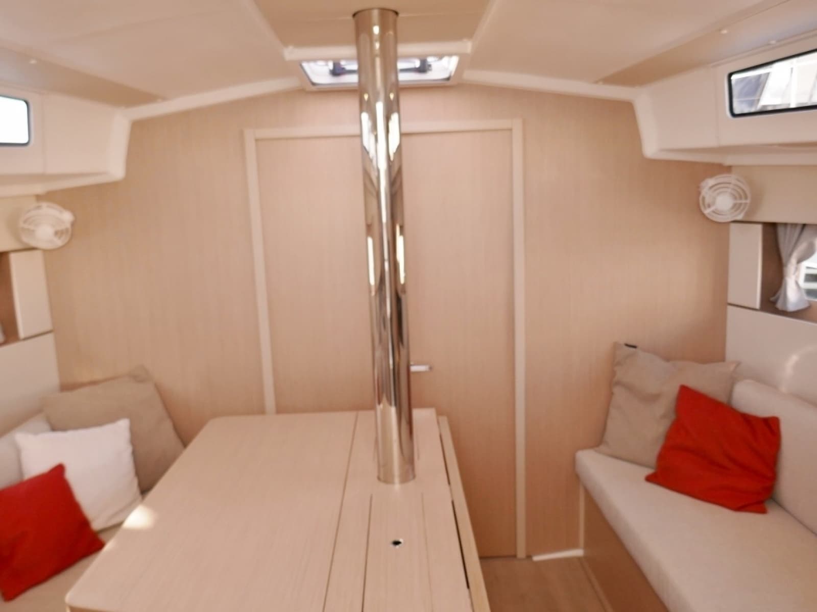 2018 Beneteau Oceanis 38.1 - Photo 4