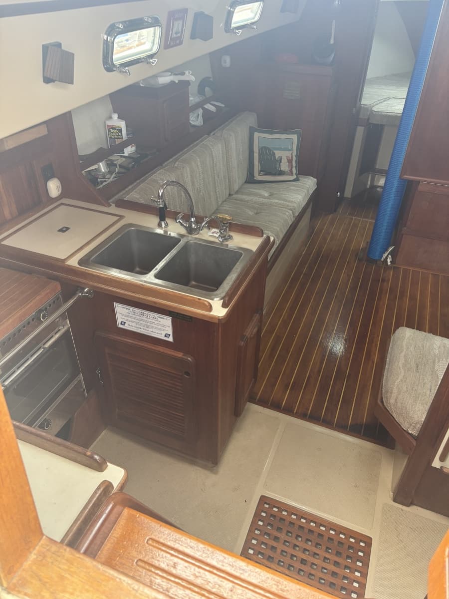 1987 Island Packet 31 - Photo 32