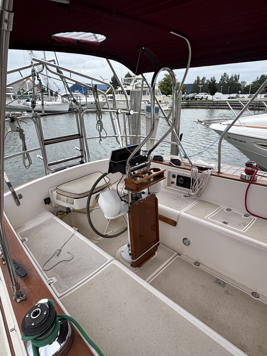 1987 Island Packet 31 - Photo 18