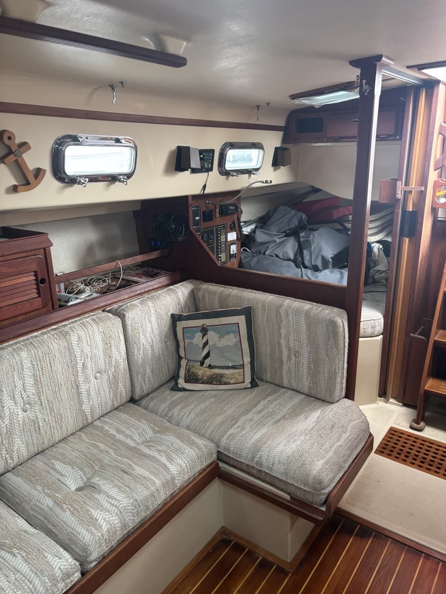 1987 Island Packet 31 - Photo 44