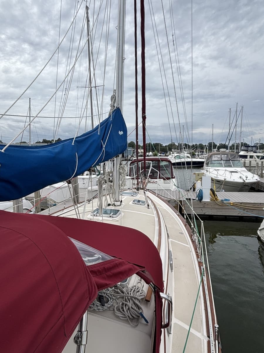 1987 Island Packet 31 - Photo 7