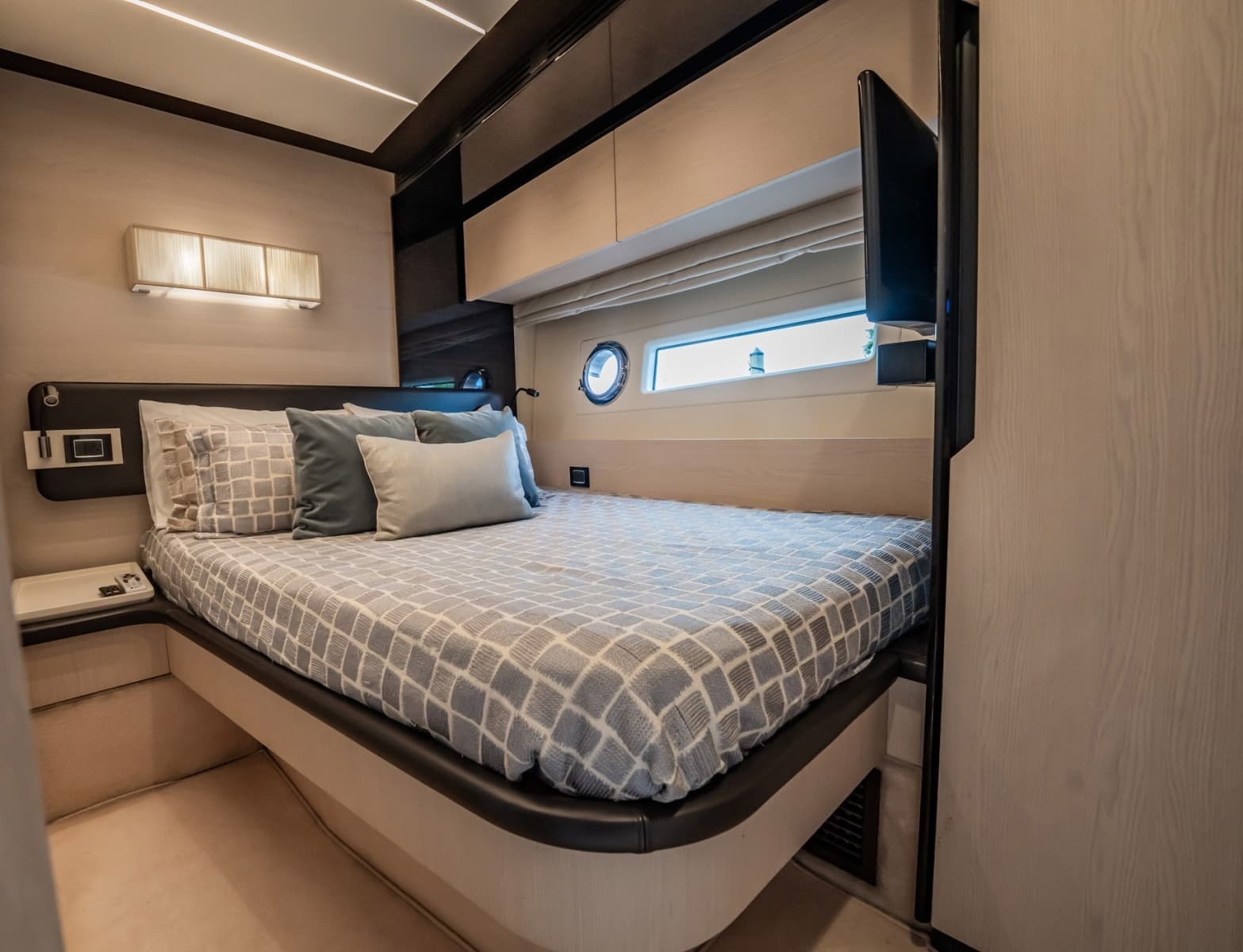 2020 Azimut Fly 72 - Photo 24