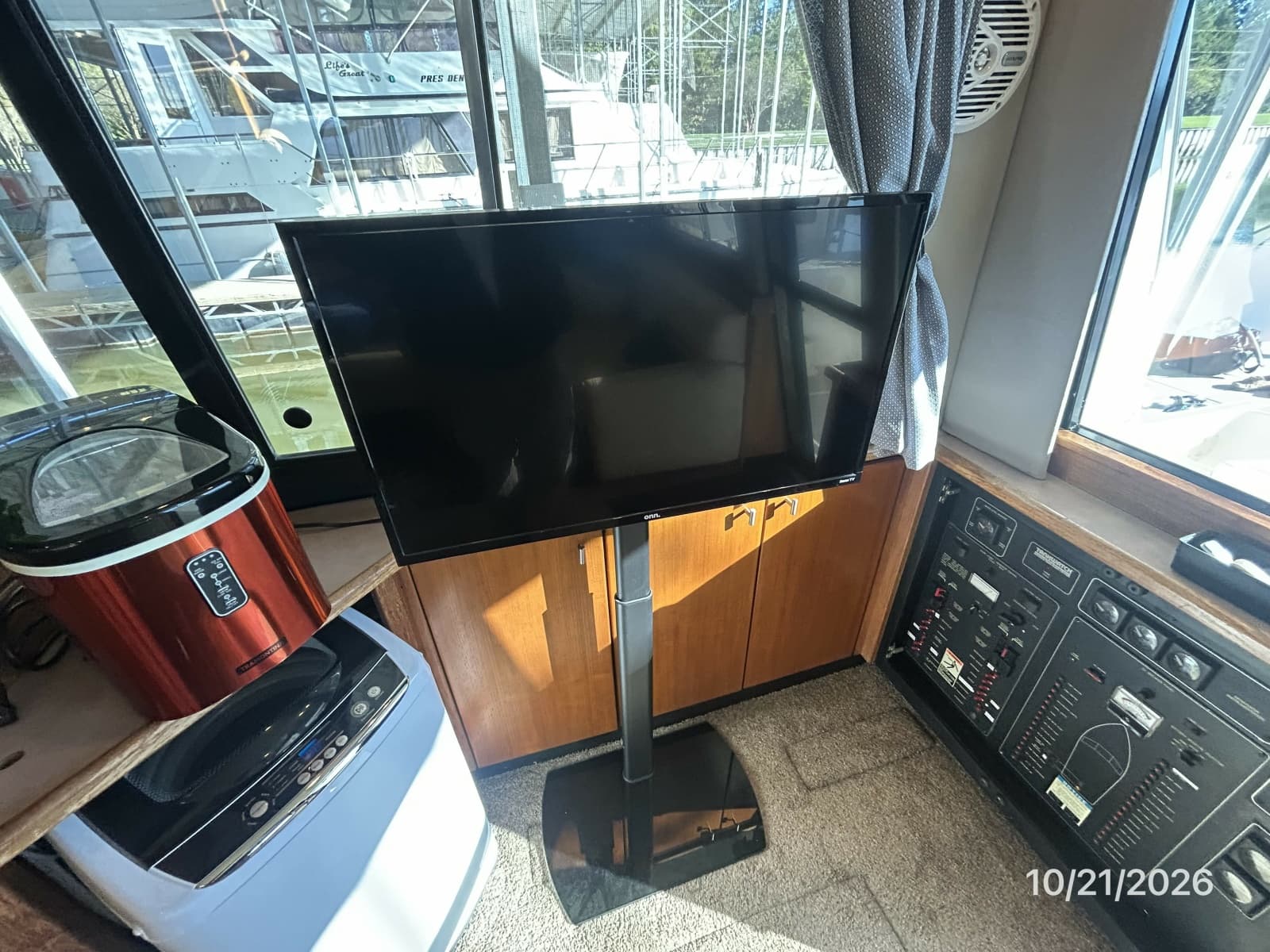 1997 Bayliner 3988 - Photo 37