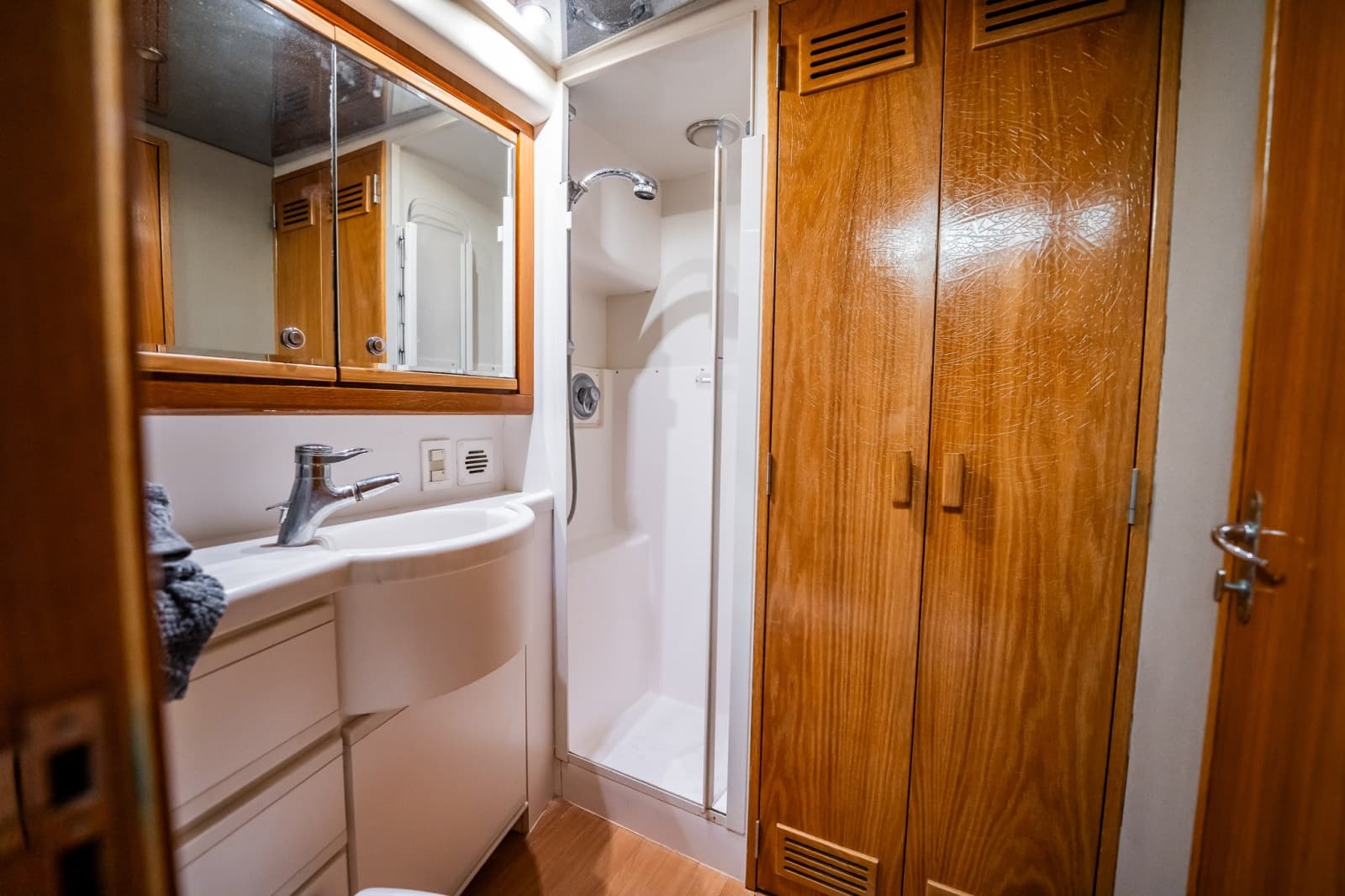 1998 Bertram 54 Convertible - Photo 18
