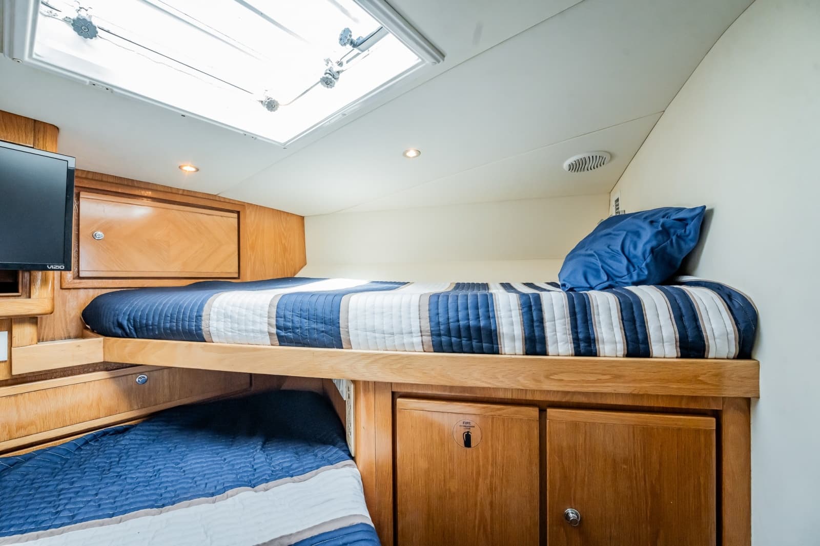 1998 Bertram 54 Convertible - Photo 39