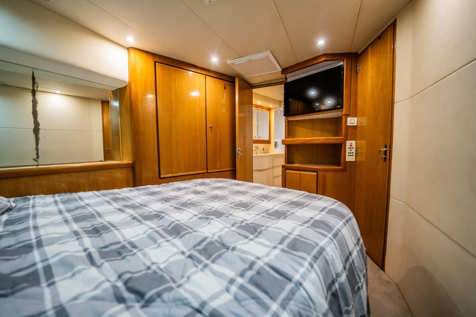 1998 Bertram 54 Convertible - Photo 27