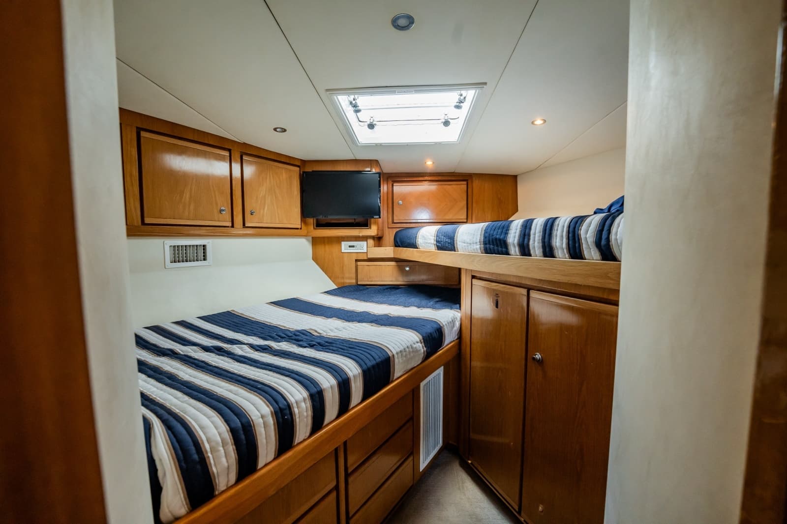 1998 Bertram 54 Convertible - Photo 31