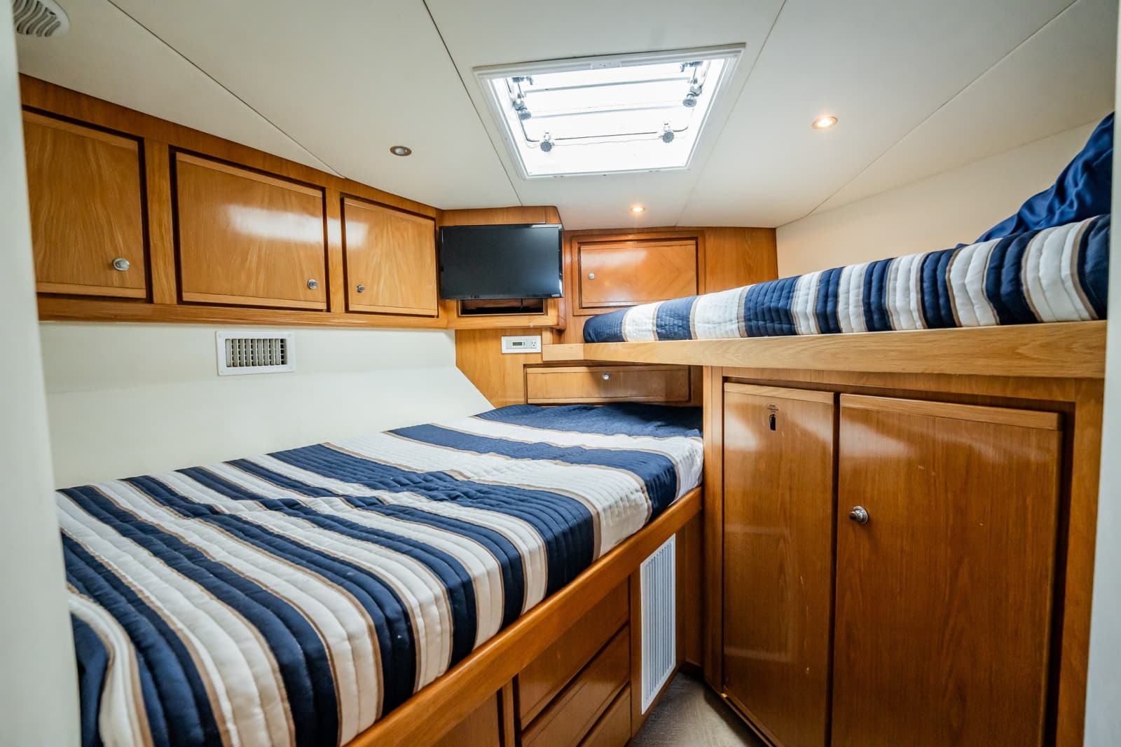 1998 Bertram 54 Convertible - Photo 32