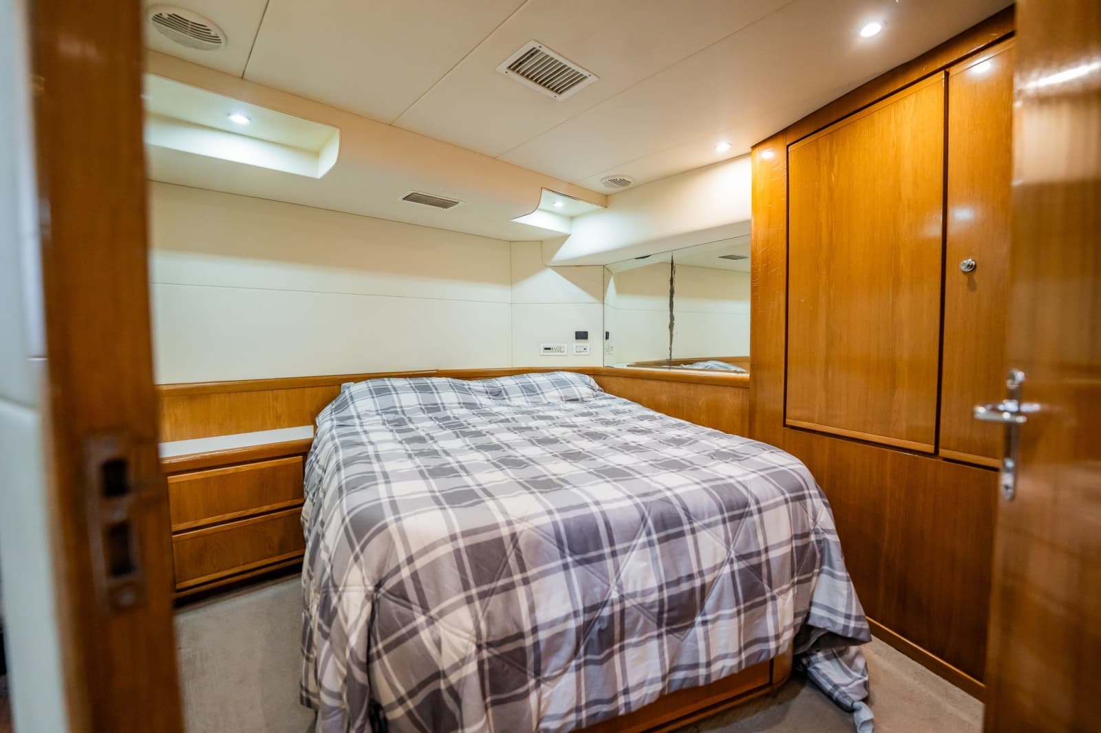 1998 Bertram 54 Convertible - Photo 30