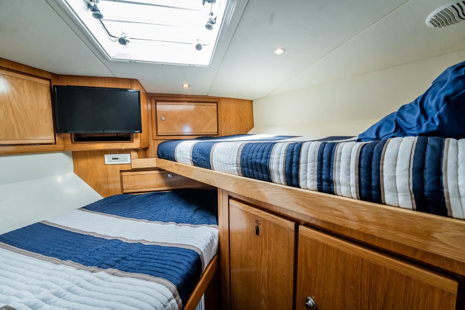 1998 Bertram 54 Convertible - Photo 40