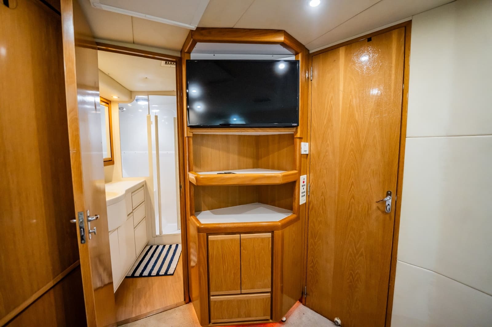 1998 Bertram 54 Convertible - Photo 29
