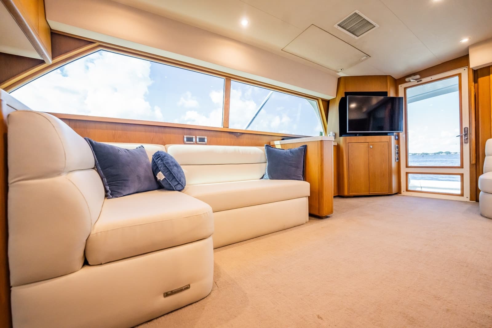 1998 Bertram 54 Convertible - Photo 55
